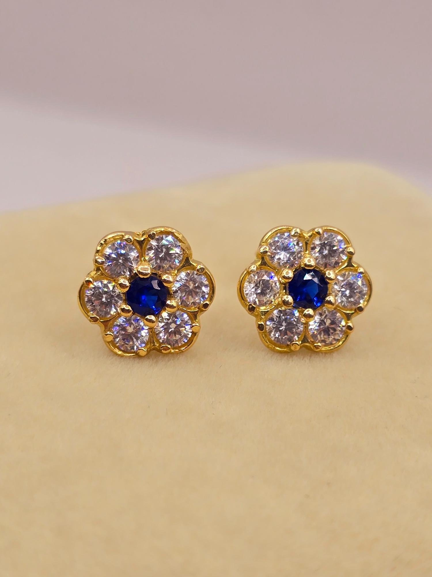 Aros Roseta zafiro circones 11 mm 2.4 grs Oro 18k 6