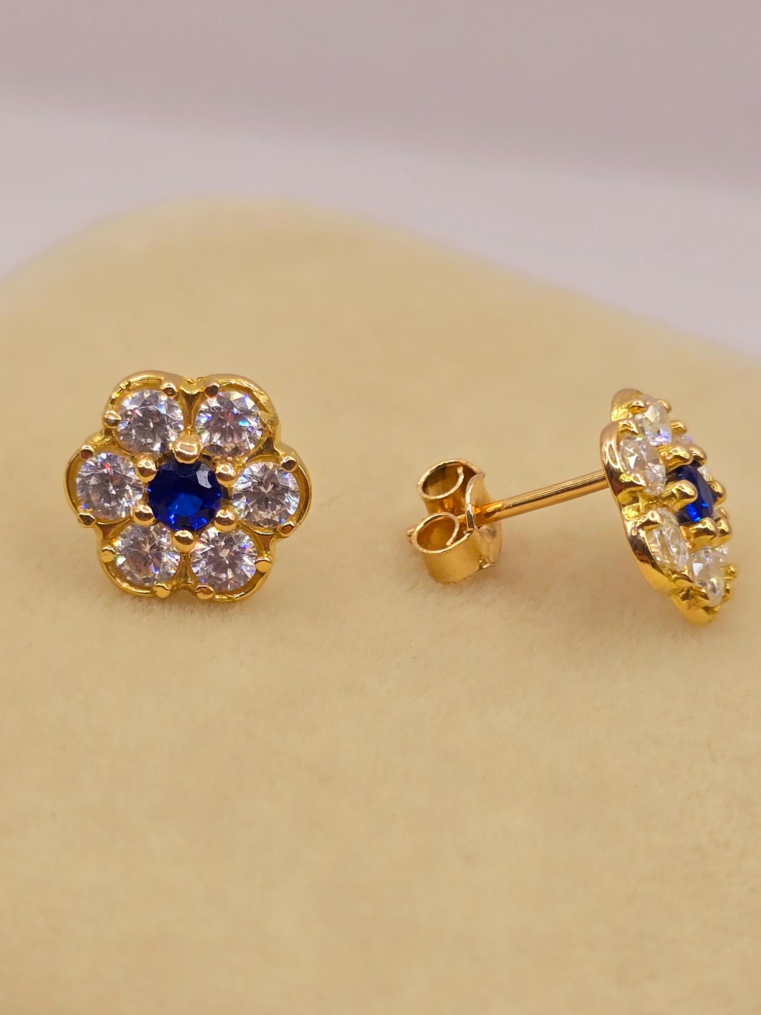 Aros Roseta zafiro circones 11 mm 2.4 grs Oro 18k 7