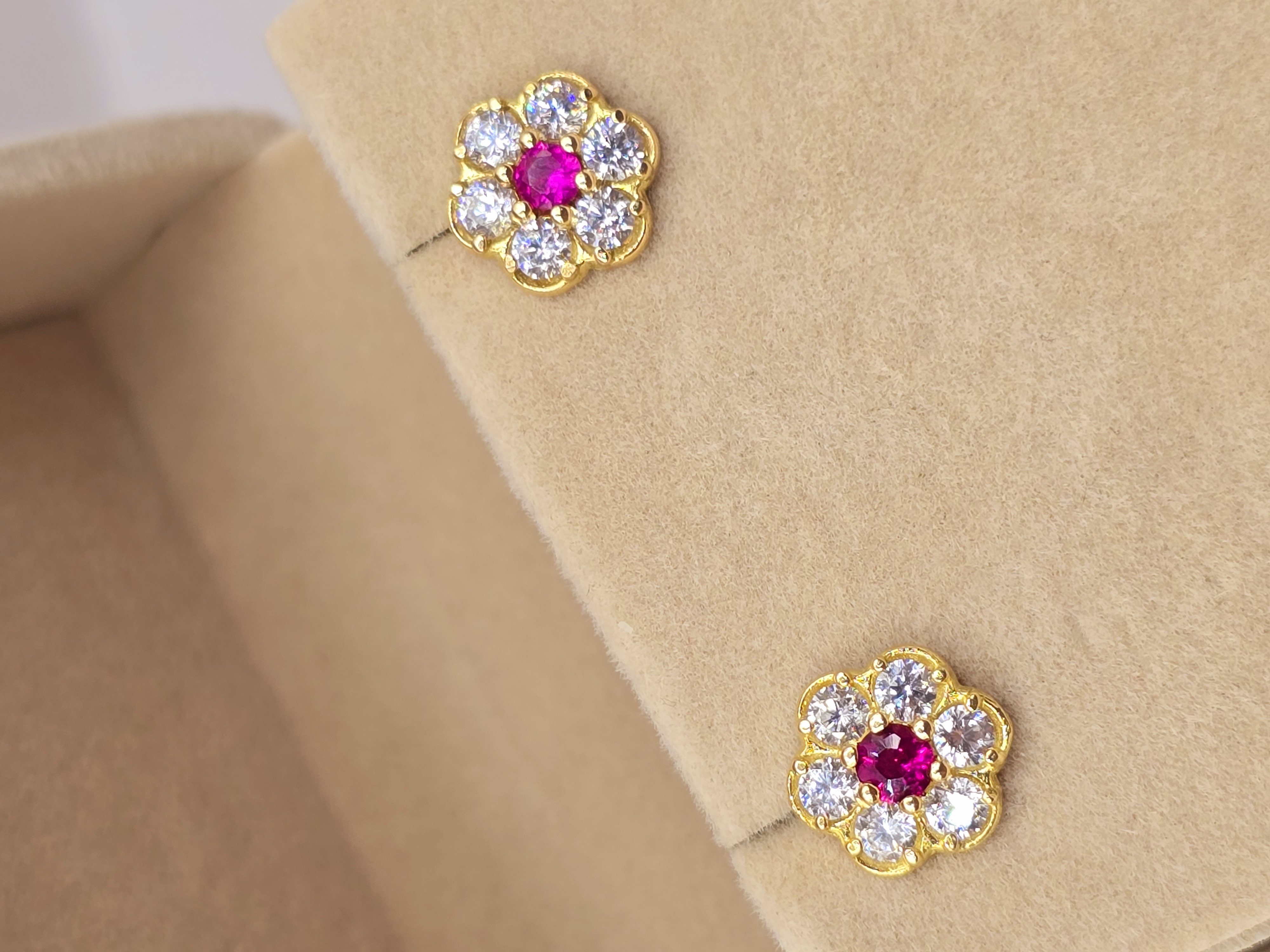 Aros roseta rubí y circones 11 mm 2.4 grs Oro 18k 4