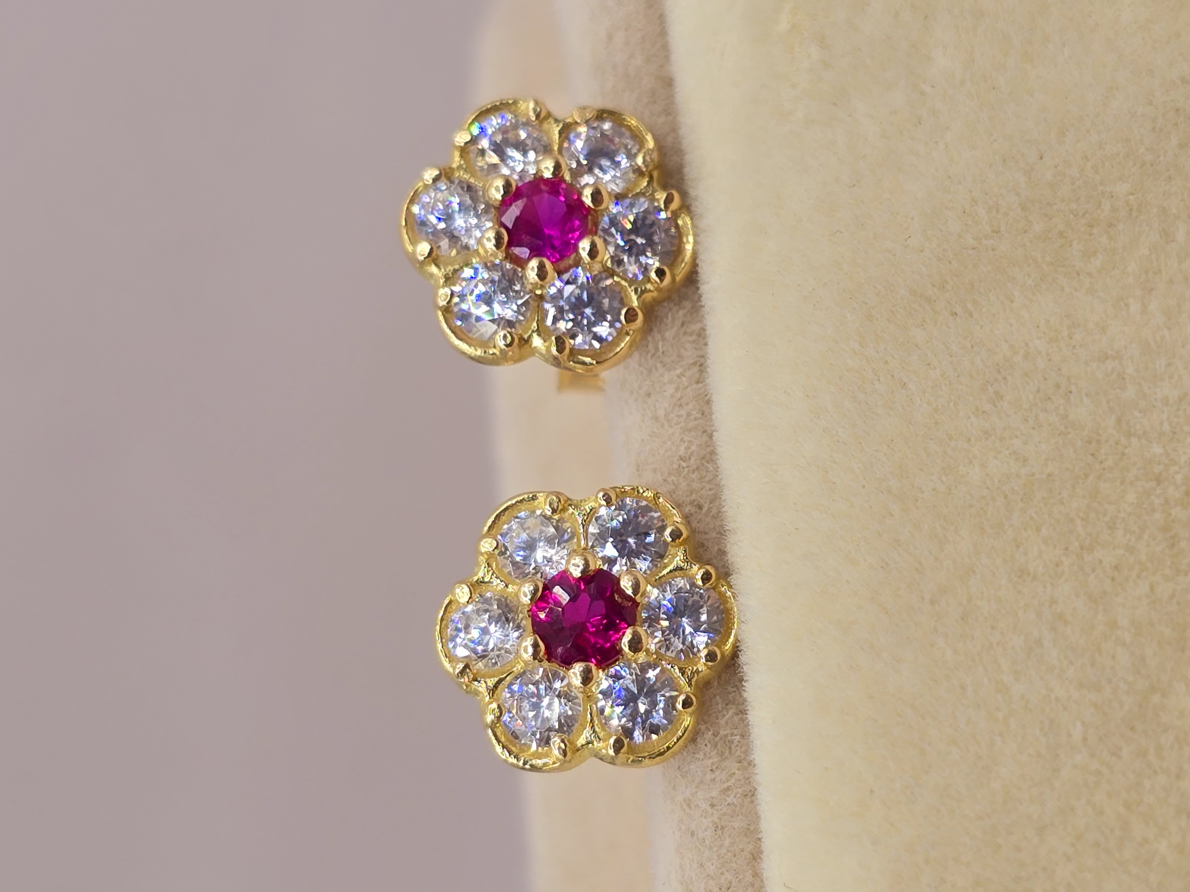 Aros roseta rubí y circones 11 mm 2.4 grs Oro 18k 3