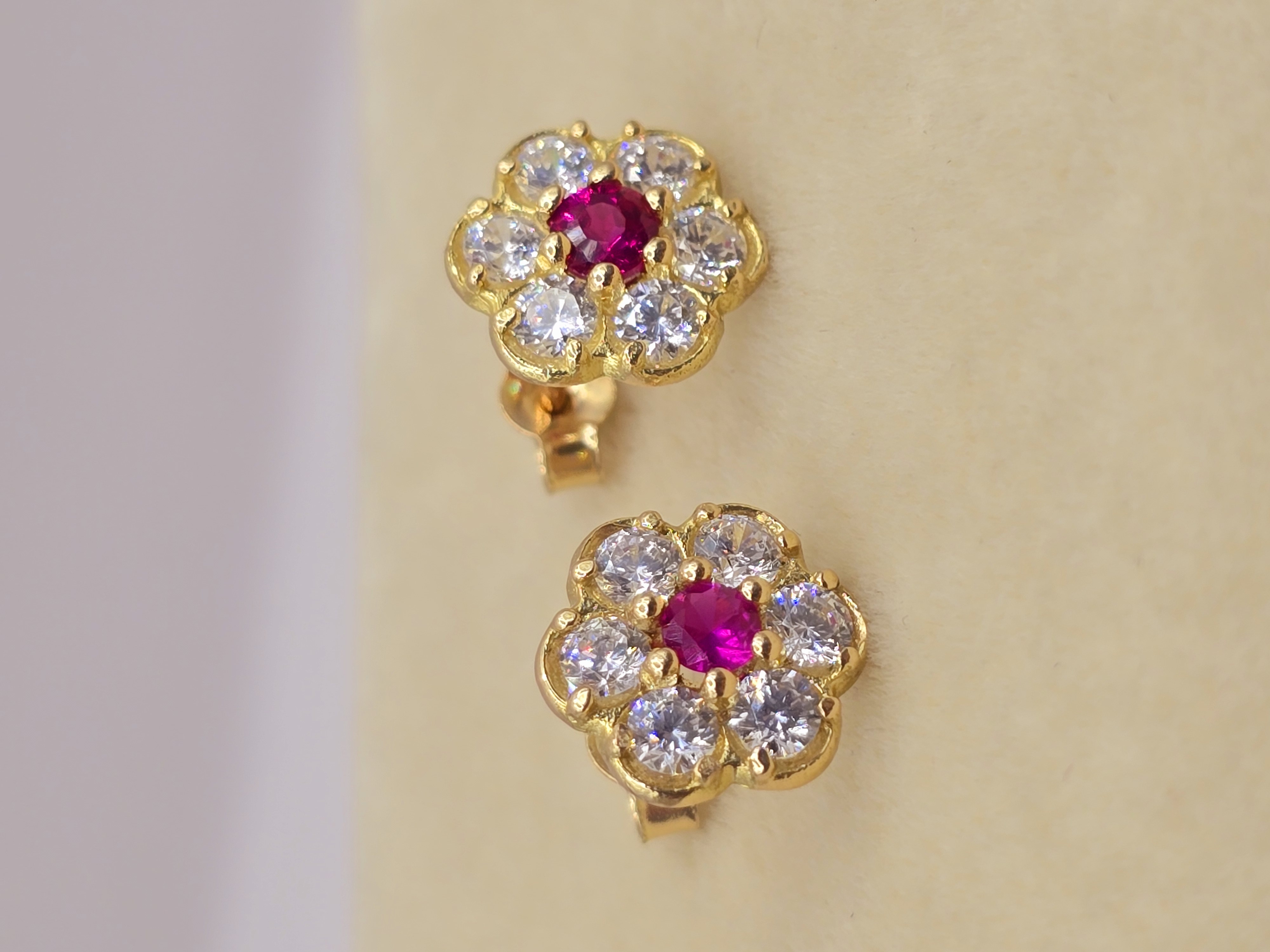 Aros roseta rubí y circones 11 mm 2.4 grs Oro 18k 1