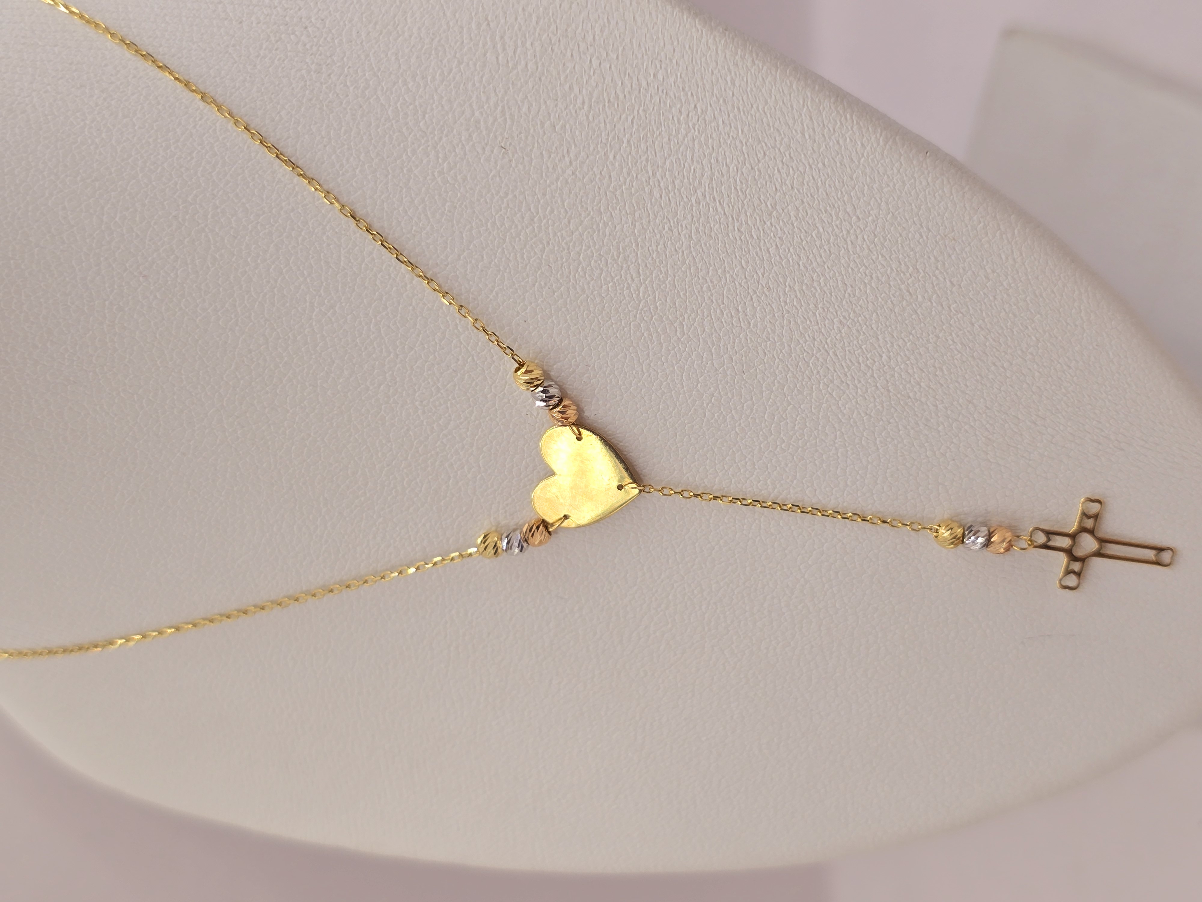 Collar corazones y cruz 40 cm ajustables 2.3 grs Oro italiano amarillo y blanco 18k  2