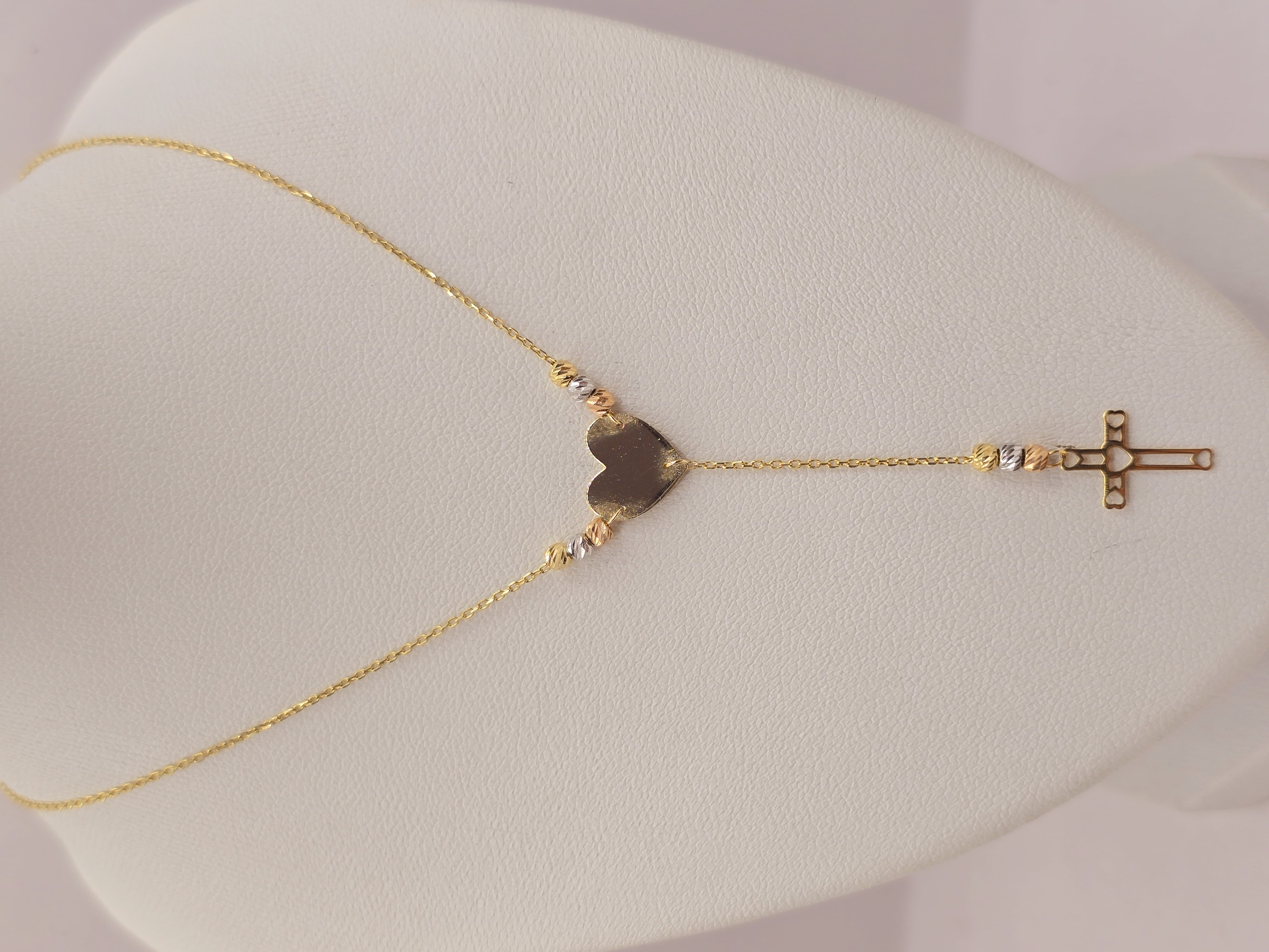 Collar corazones y cruz 40 cm ajustables 2.3 grs Oro italiano amarillo y blanco 18k  3