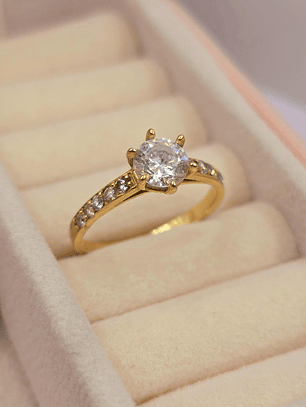 Anillo solitario medio cintillo circones 3 grs Oro 18k