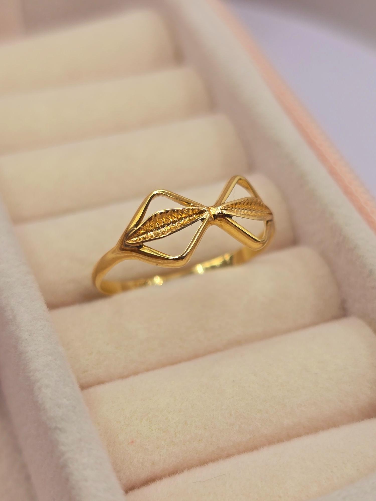 Anillo cinta 1.5 grs Oro 18k 2