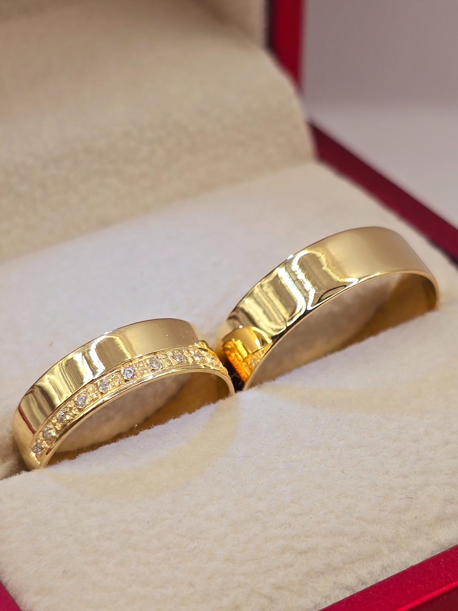 Argollas de matrimonio planas 5 mm con circones 6 grs Oro 18k 7