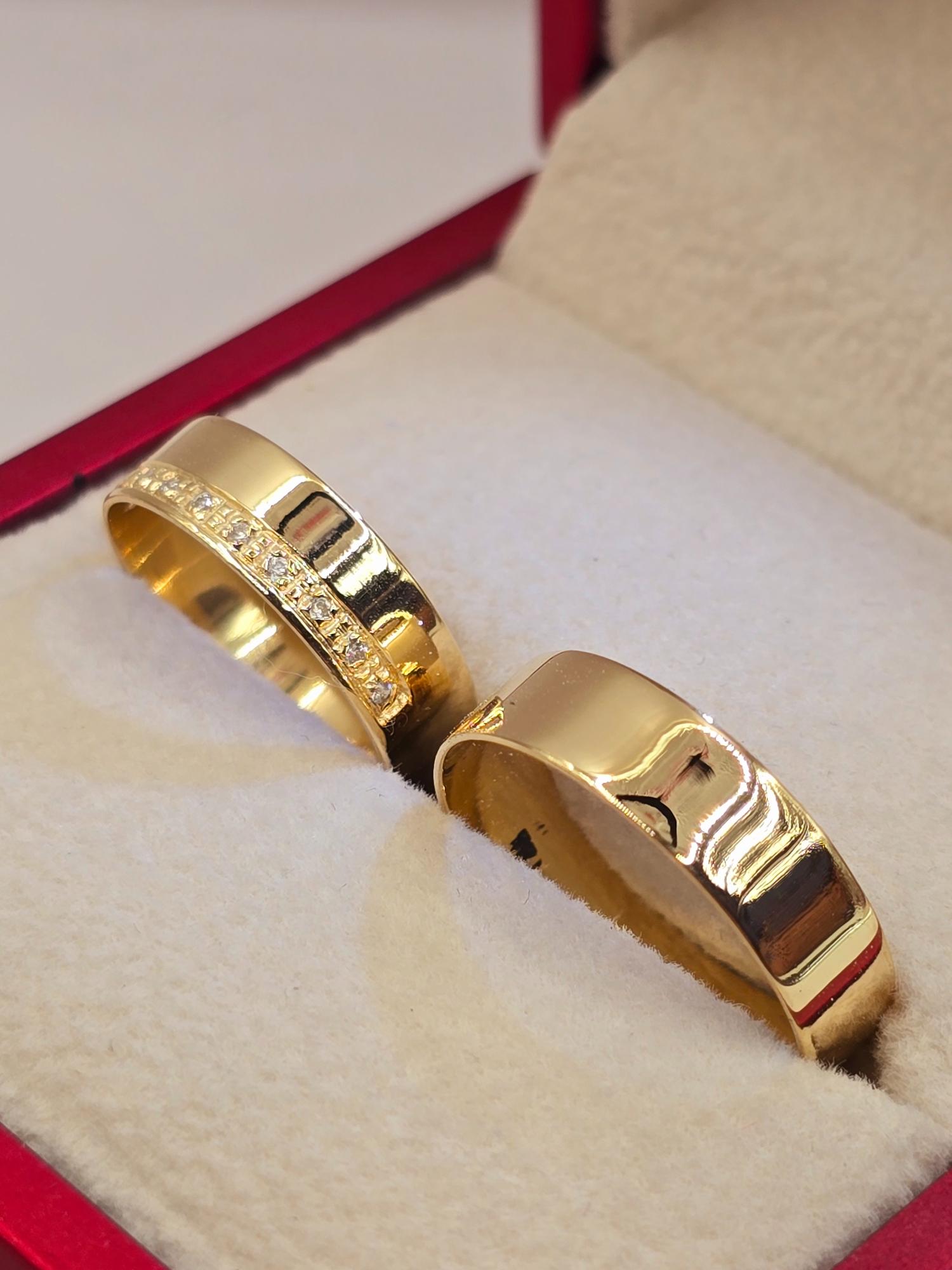 Argollas de matrimonio planas 5 mm con circones 6 grs Oro 18k 8