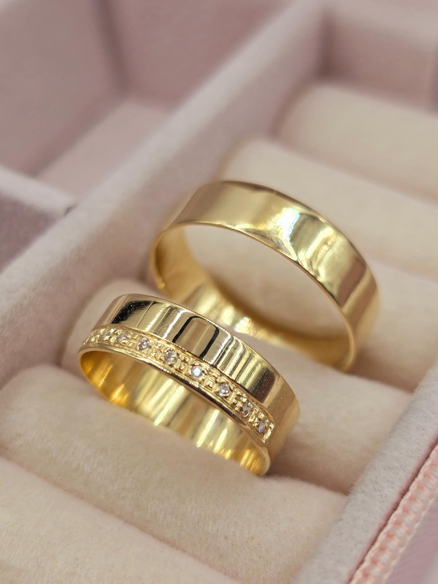 Argollas de matrimonio planas 5 mm con circones 6 grs Oro 18k 1