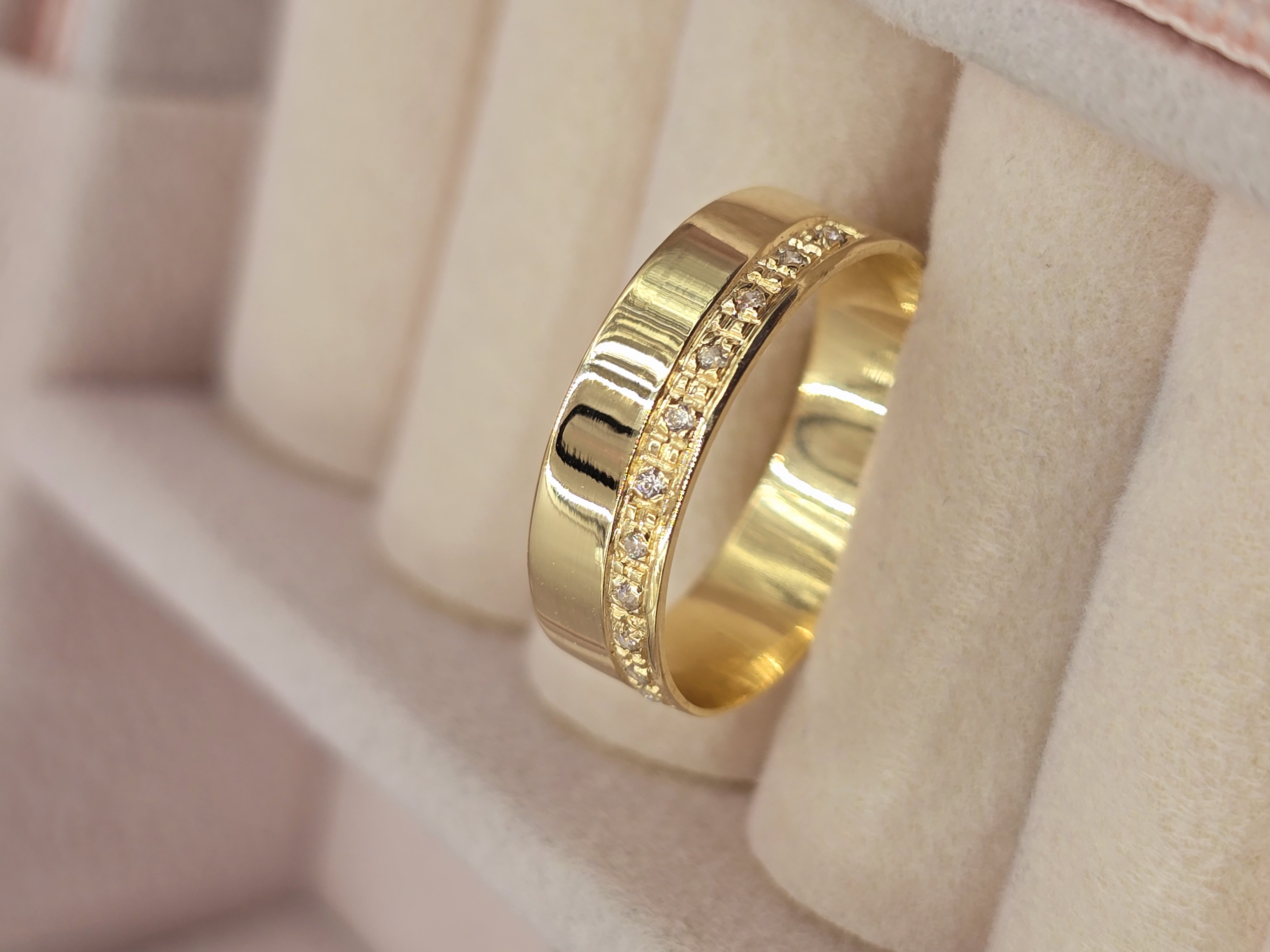 Anillo plano medio cintillo circones 5 mm 3 grs oro 18k 6