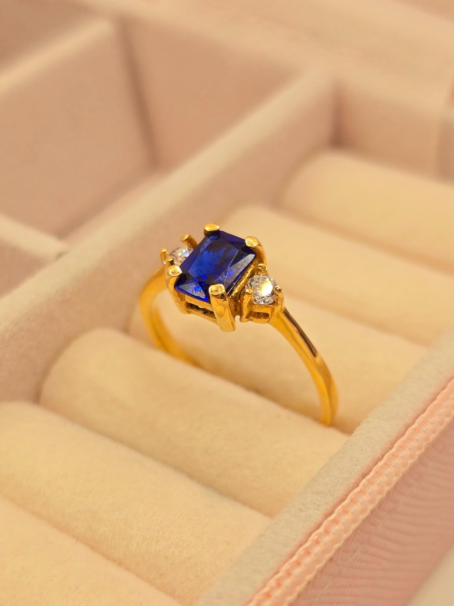 Anillo reina zafiro 3 grs Oro 18k 1