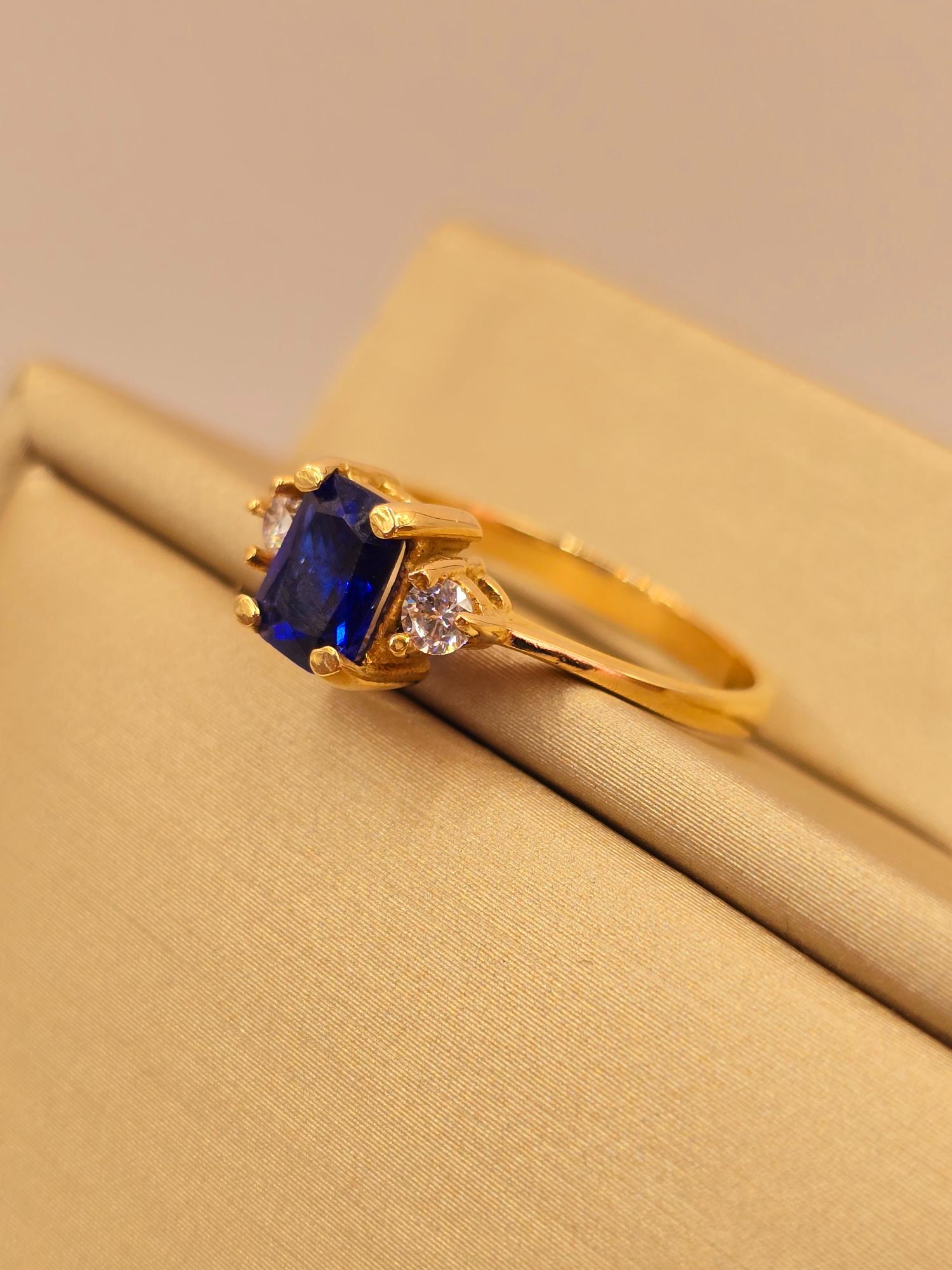 Anillo reina zafiro 3 grs Oro 18k 6