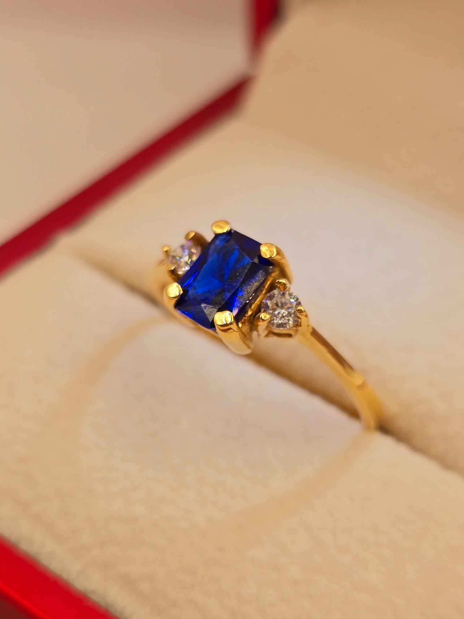 Anillo reina zafiro 3 grs Oro 18k 3