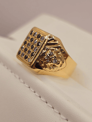 Anillo sello león circones ónix 11 grs Oro 18k