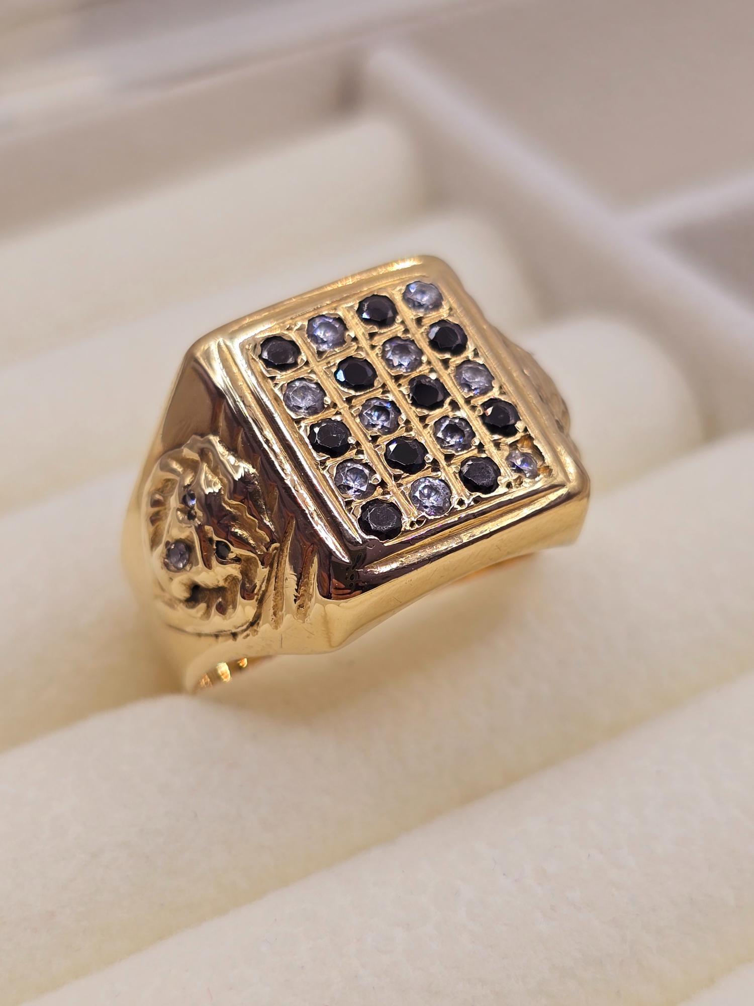 Anillo sello león circones ónix 11 grs Oro 18k 5