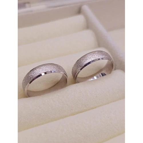 Argollas de matrimonio 5 mm talladas 5 grs Oro blanco 18k