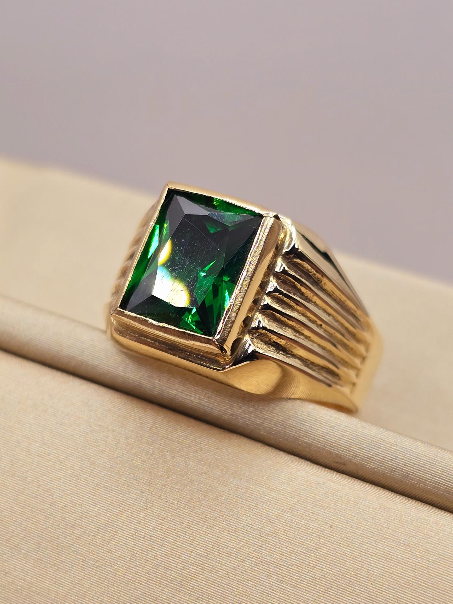 Anillo sello esmeralda 6.5 grs Oro 18k 3