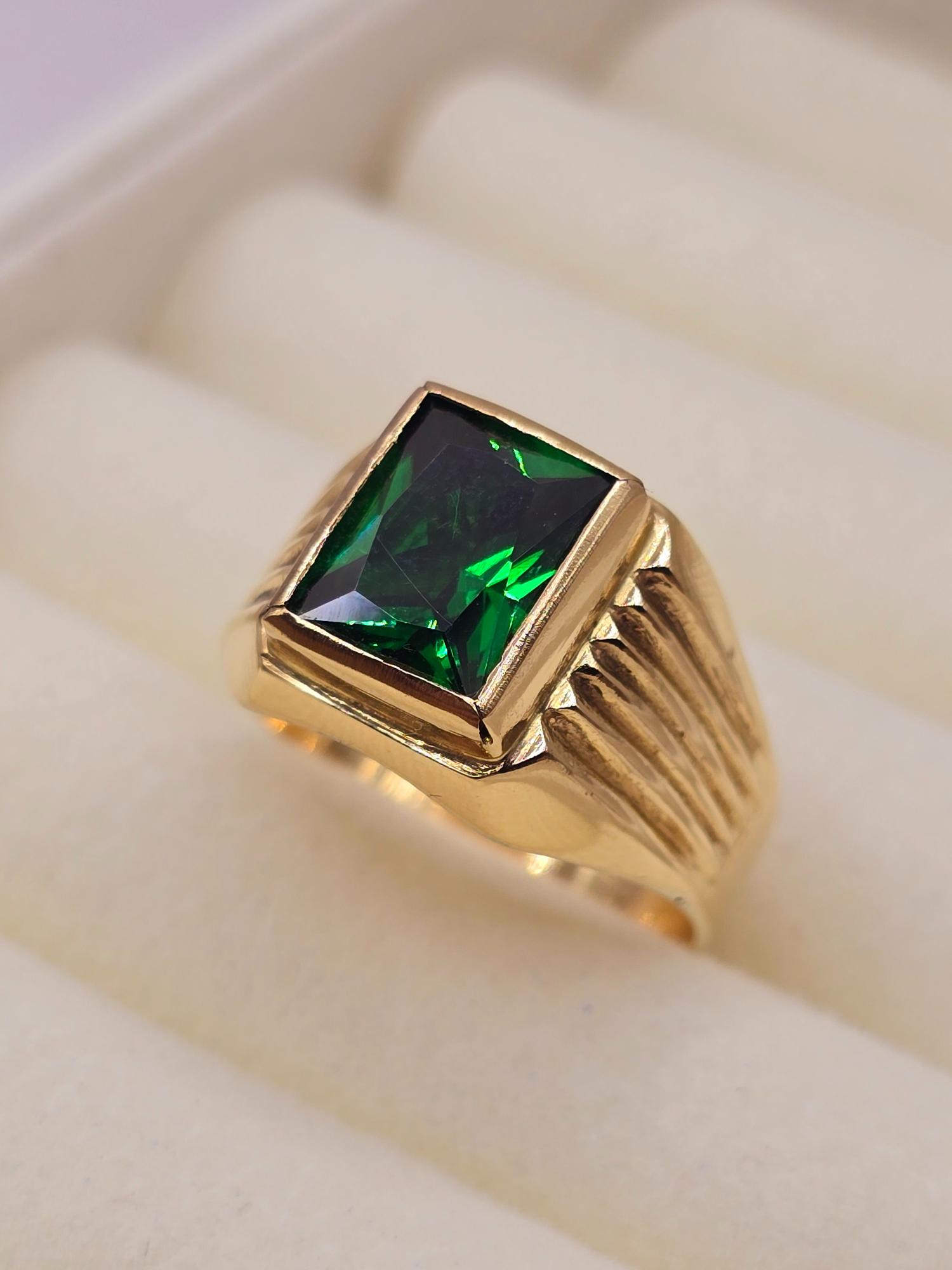 Anillo sello esmeralda 6.5 grs Oro 18k 6