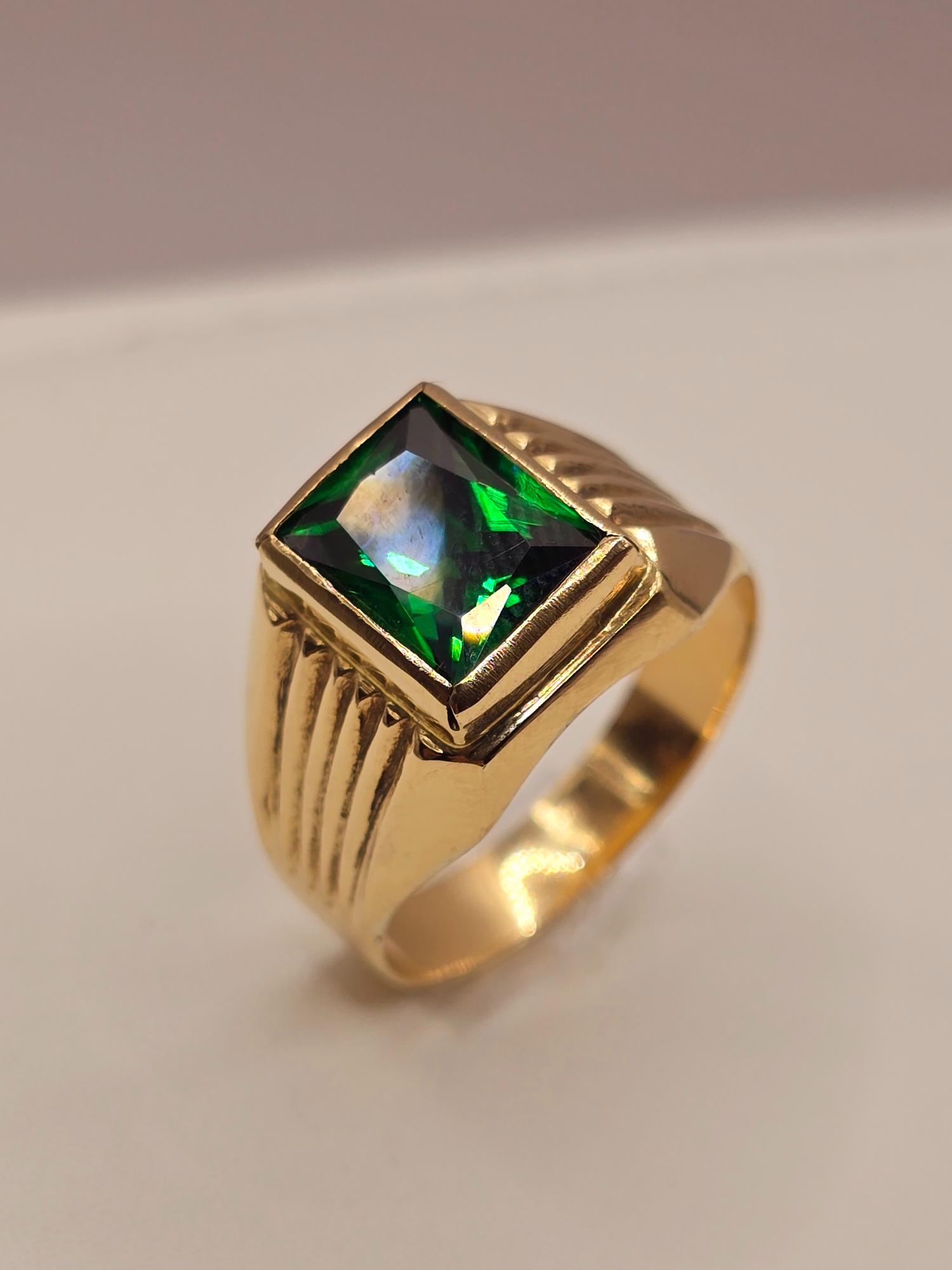 Anillo sello esmeralda 6.5 grs Oro 18k 8