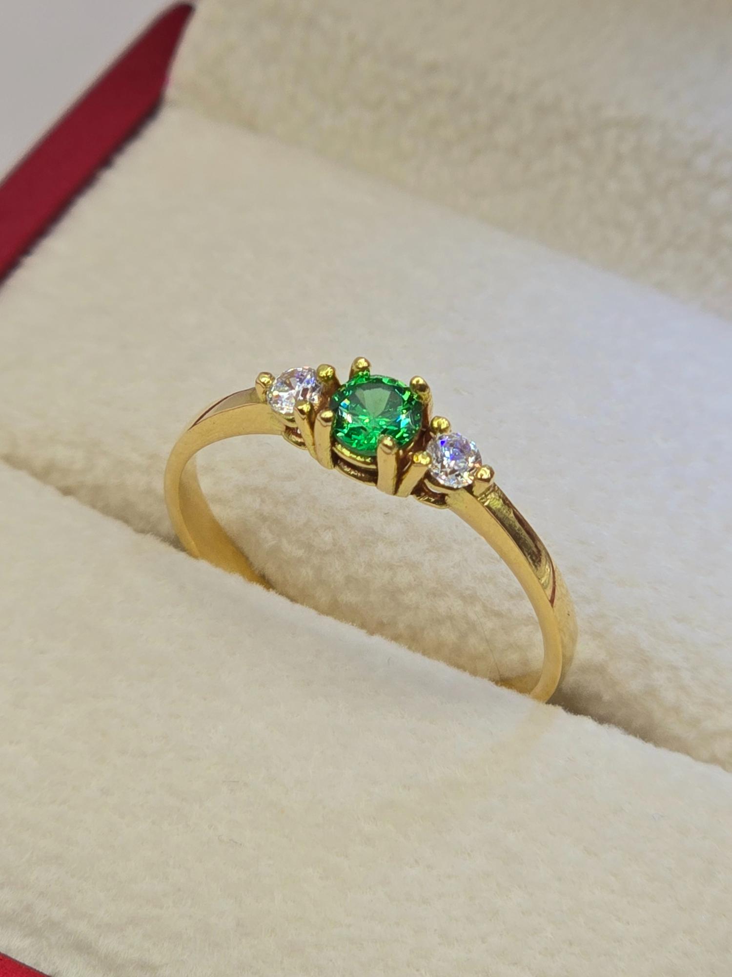 Anillo princesa esmeralda y circones 2.3 grs Oro 18k 3