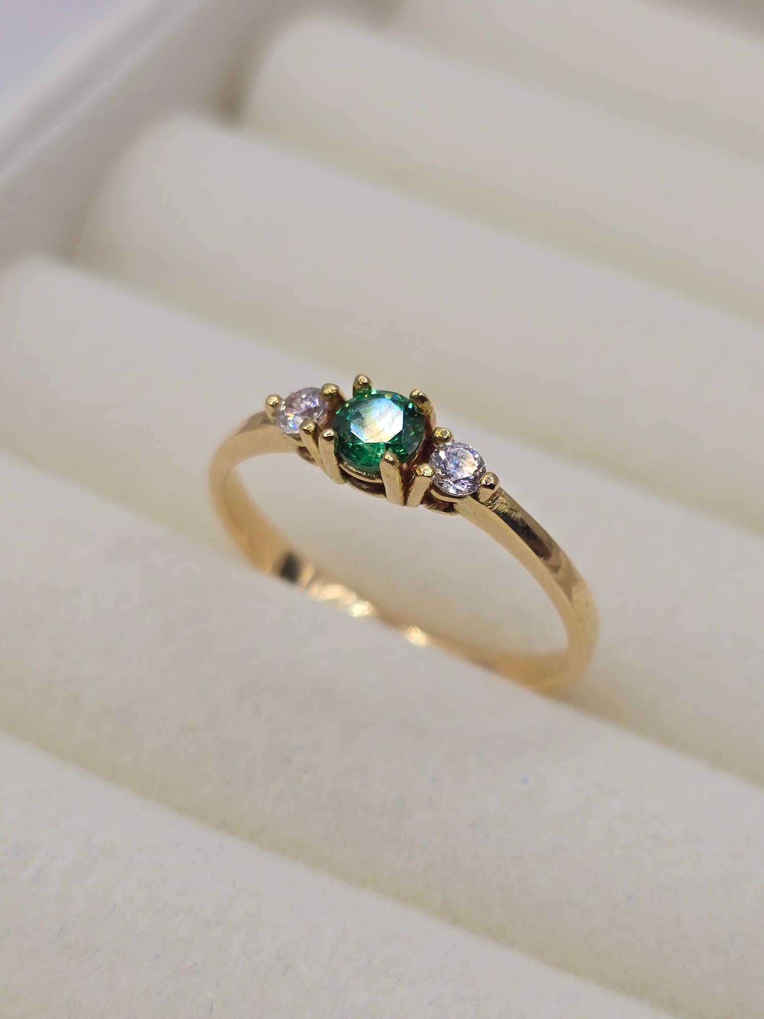 Anillo princesa esmeralda y circones 2.3 grs Oro 18k 4