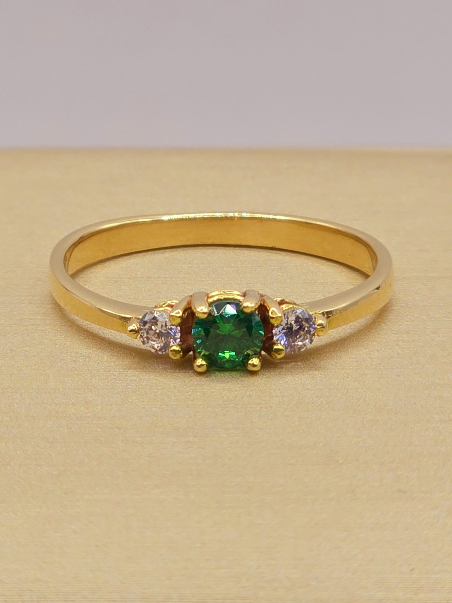 Anillo princesa esmeralda y circones 2.3 grs Oro 18k 6