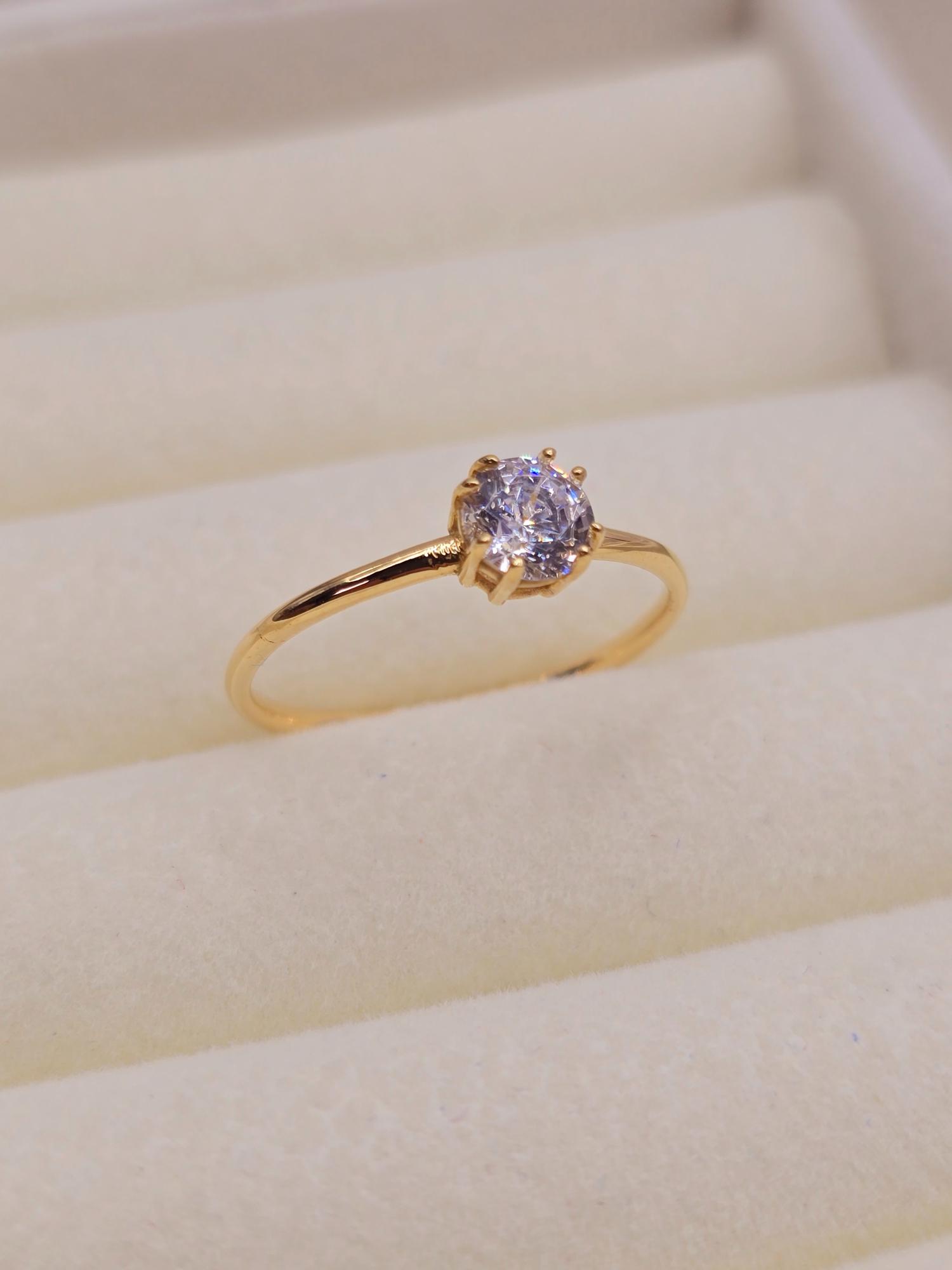 Anillo solitario clásico circón 1.6 grs Oro 18k 3