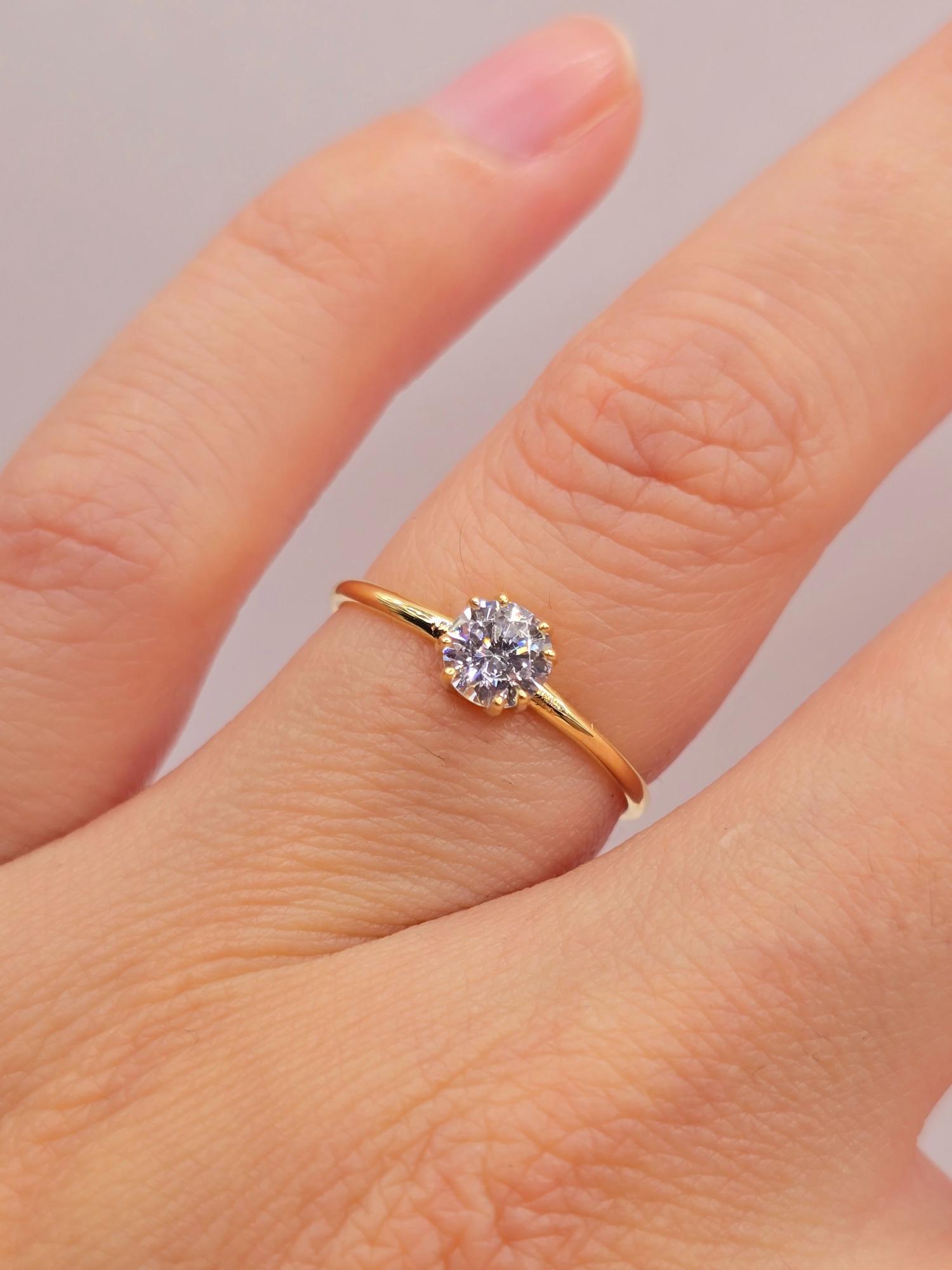 Anillo solitario clásico circón 1.6 grs Oro 18k 1