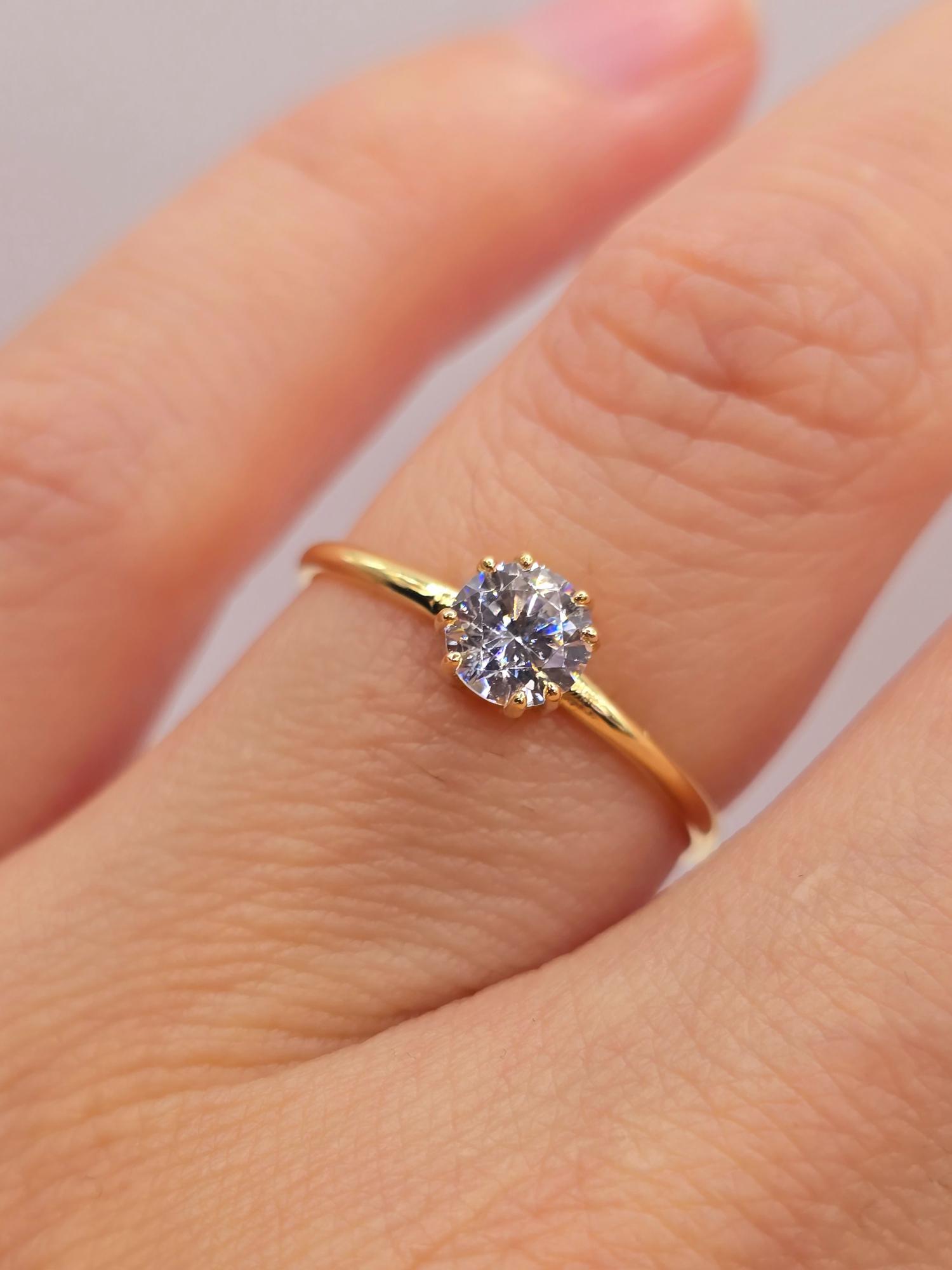 Anillo solitario clásico circón 1.6 grs Oro 18k 5