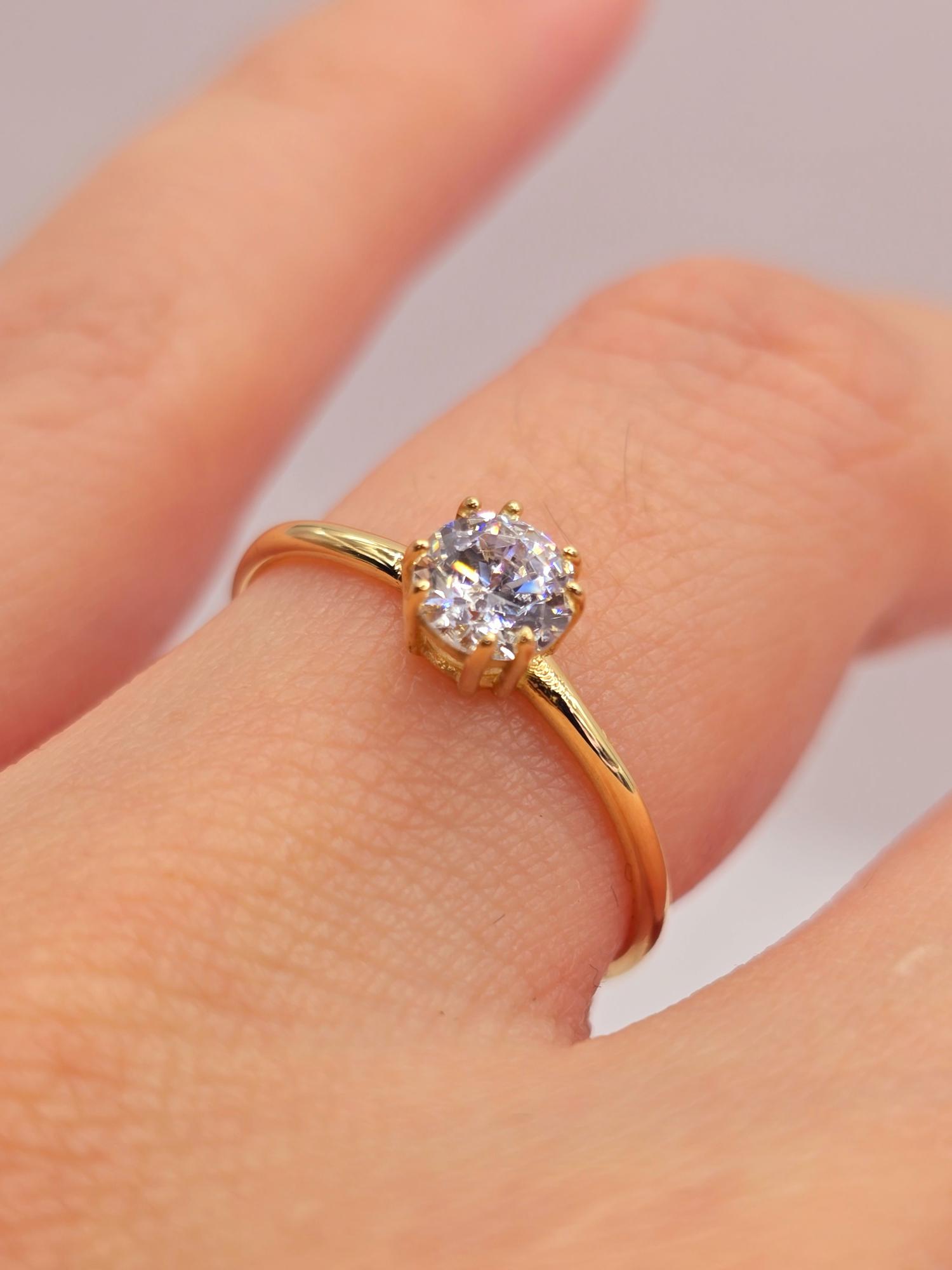 Anillo solitario clásico circón 1.6 grs Oro 18k 4