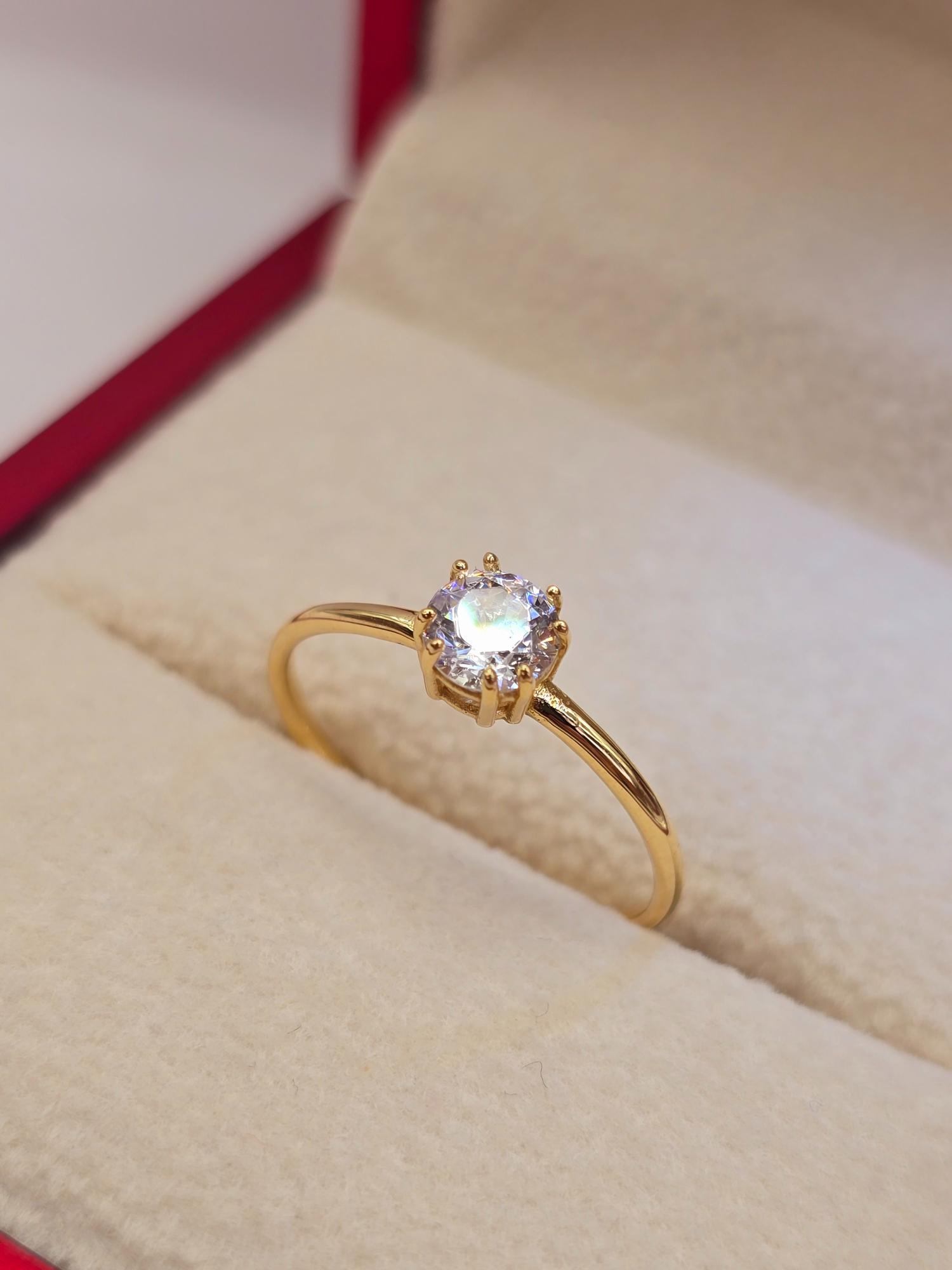 Anillo solitario clásico circón 1.6 grs Oro 18k 6