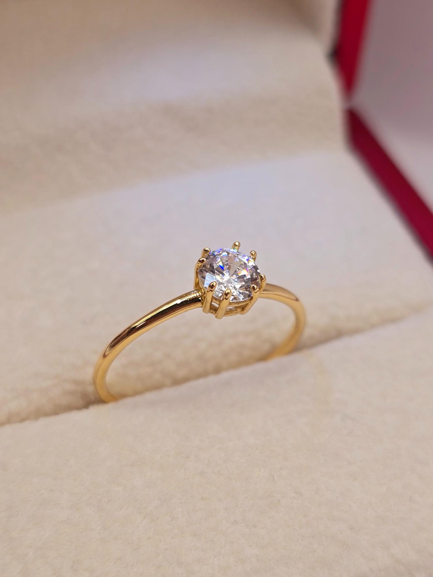 Anillo solitario clásico circón 1.6 grs Oro 18k 7