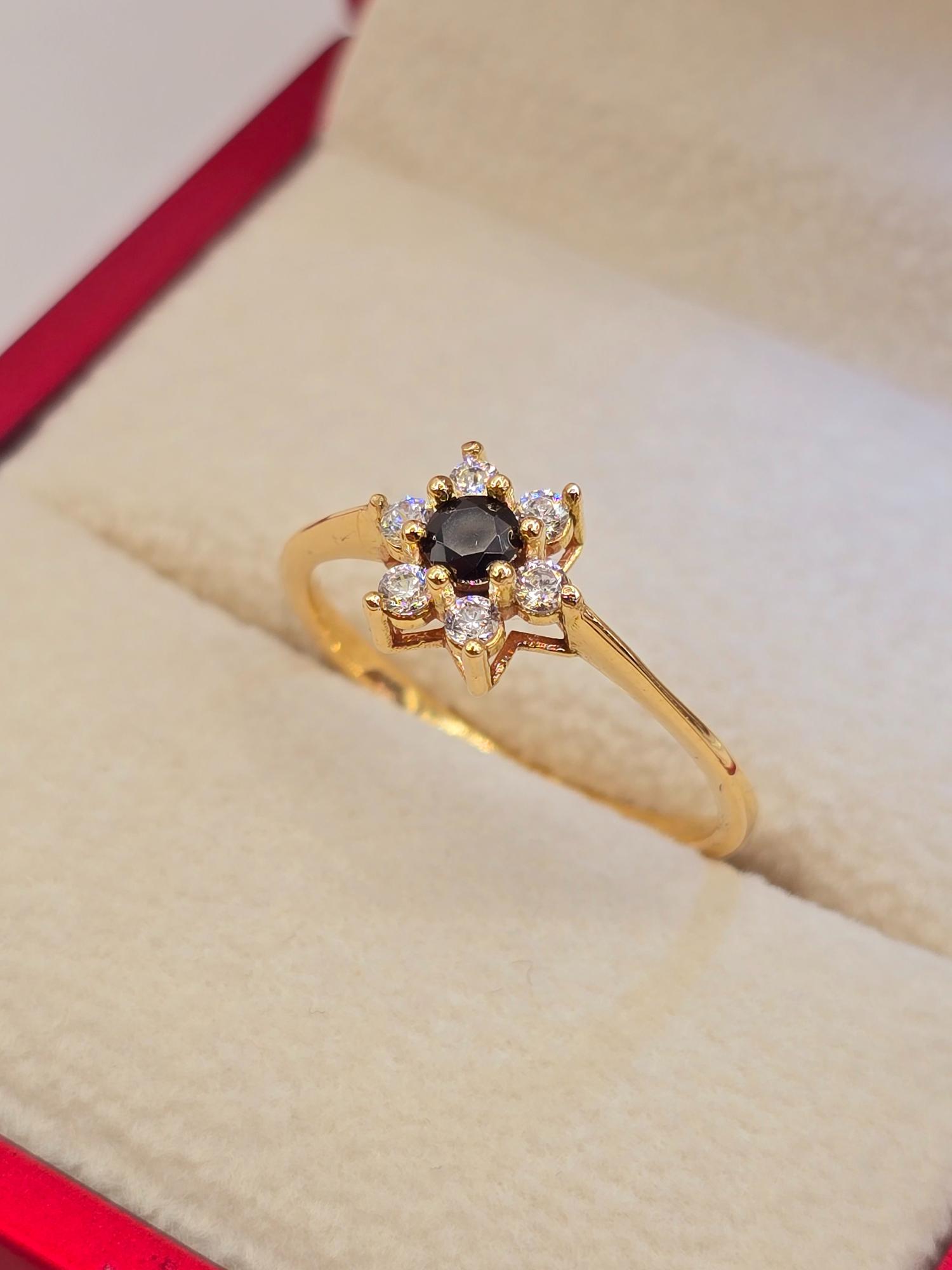 Anillo roseta onix 2.5 grs Oro 18k 7