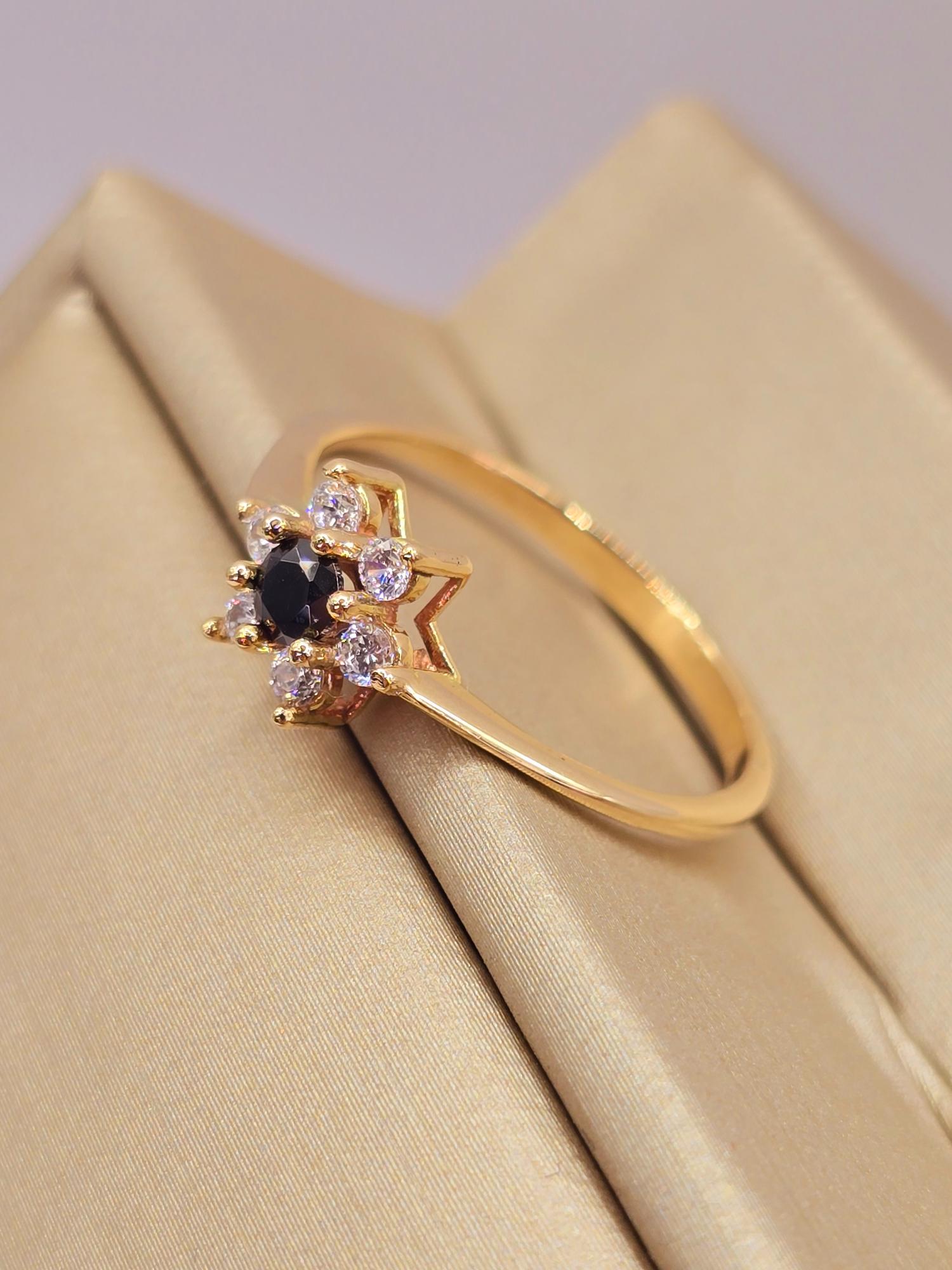 Anillo roseta onix 2.5 grs Oro 18k 8