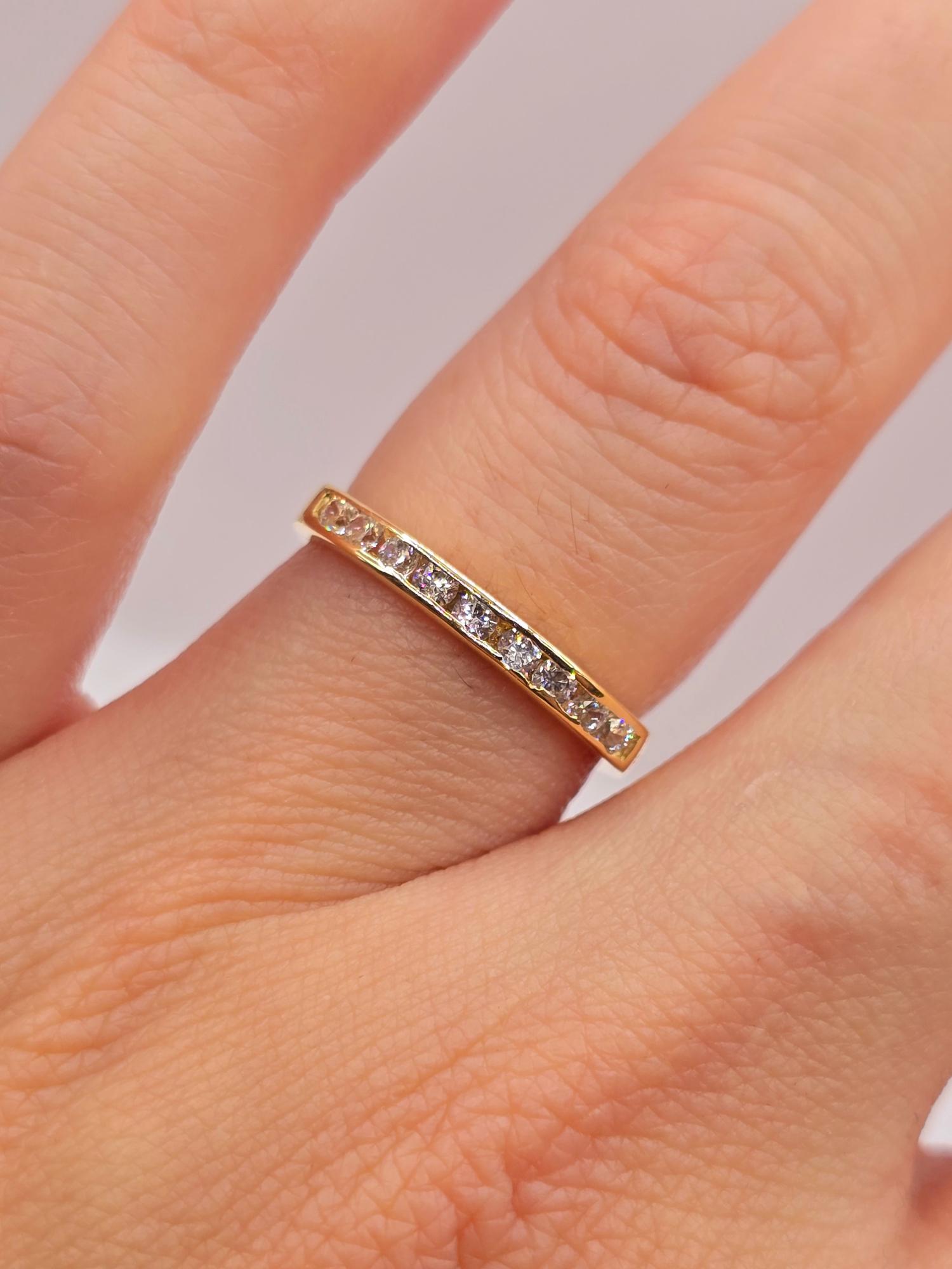 Anillo medio cintillo circones 2 grs Oro 18k 1