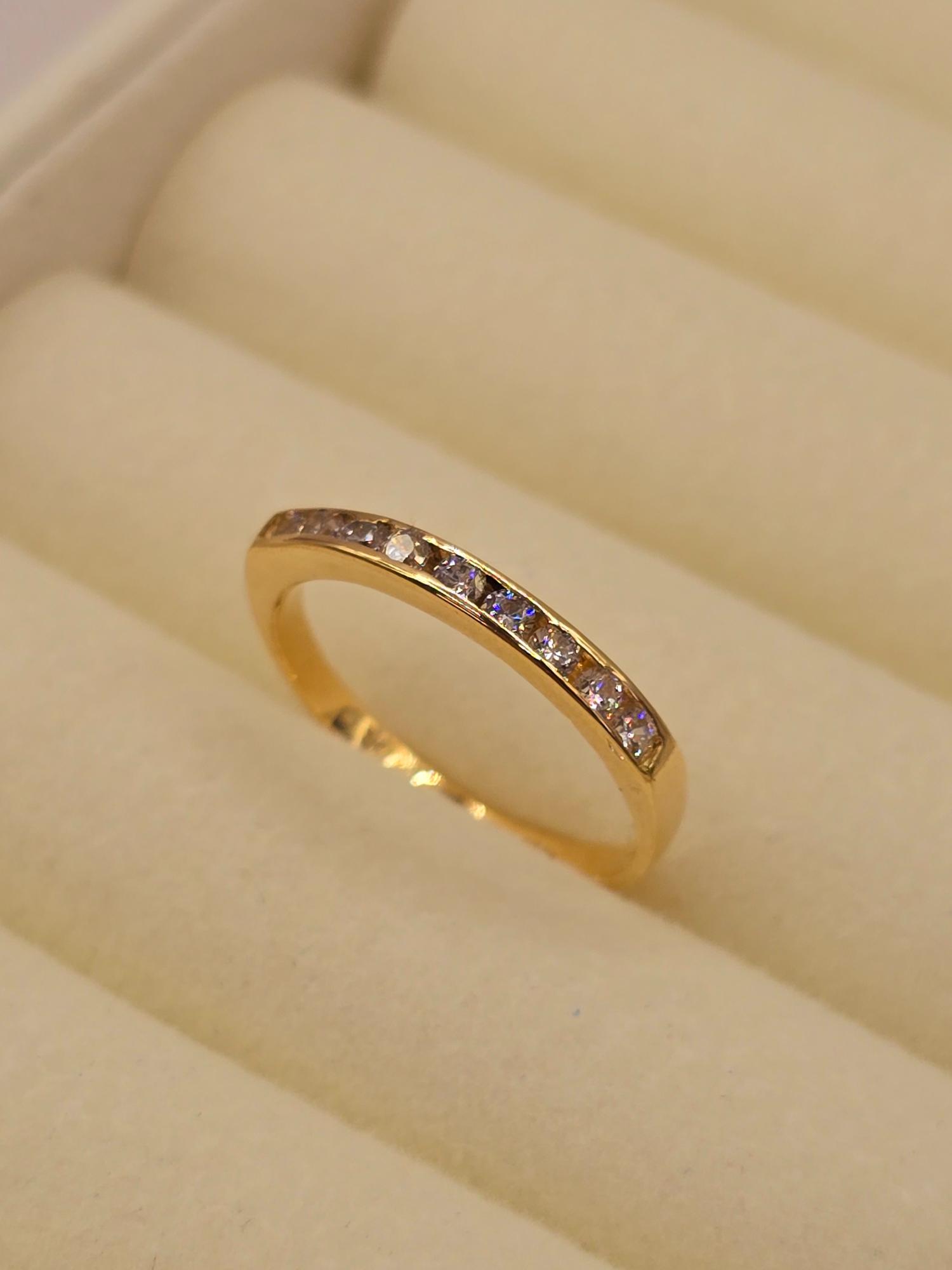 Anillo medio cintillo circones 2 grs Oro 18k 4