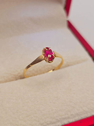 Anillo chatón ovalado rubí 1.1 grs Oro 18k