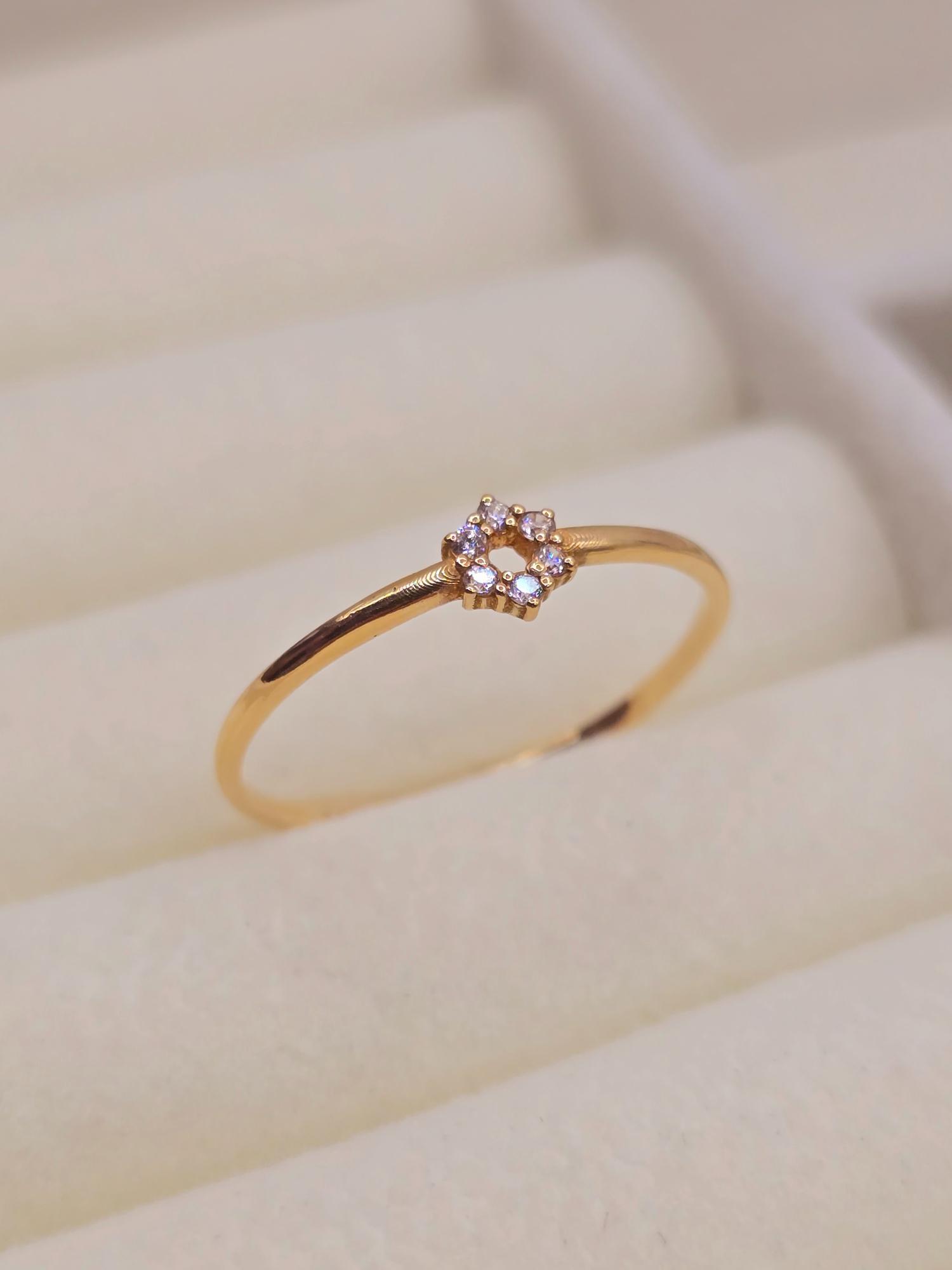 Anillo estrella circones 1.7 grs Oro 18k 2