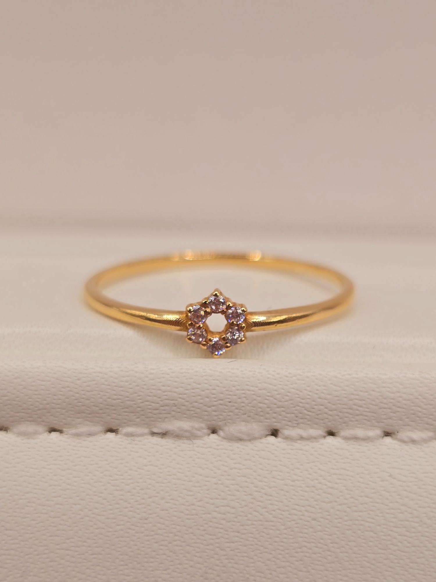 Anillo estrella circones 1.7 grs Oro 18k 5