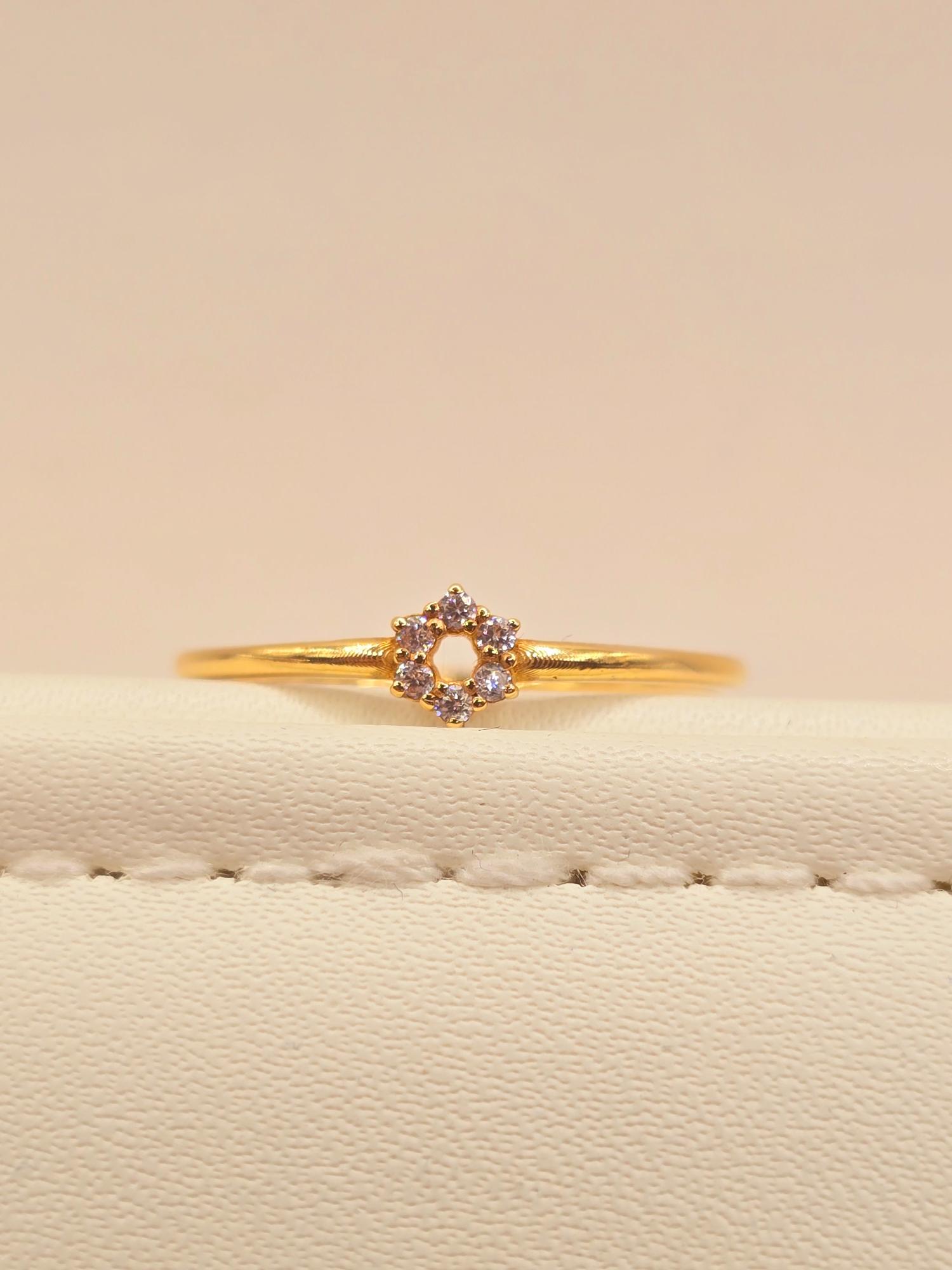 Anillo estrella circones 1.7 grs Oro 18k 4