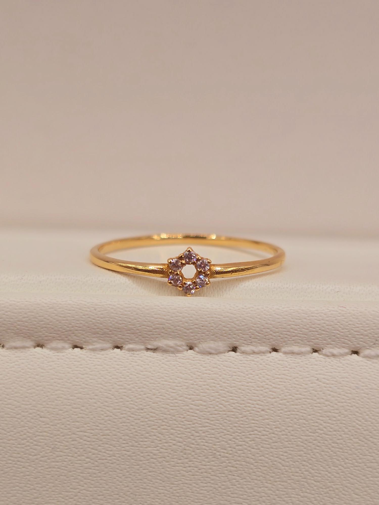 Anillo estrella circones 1.7 grs Oro 18k 7