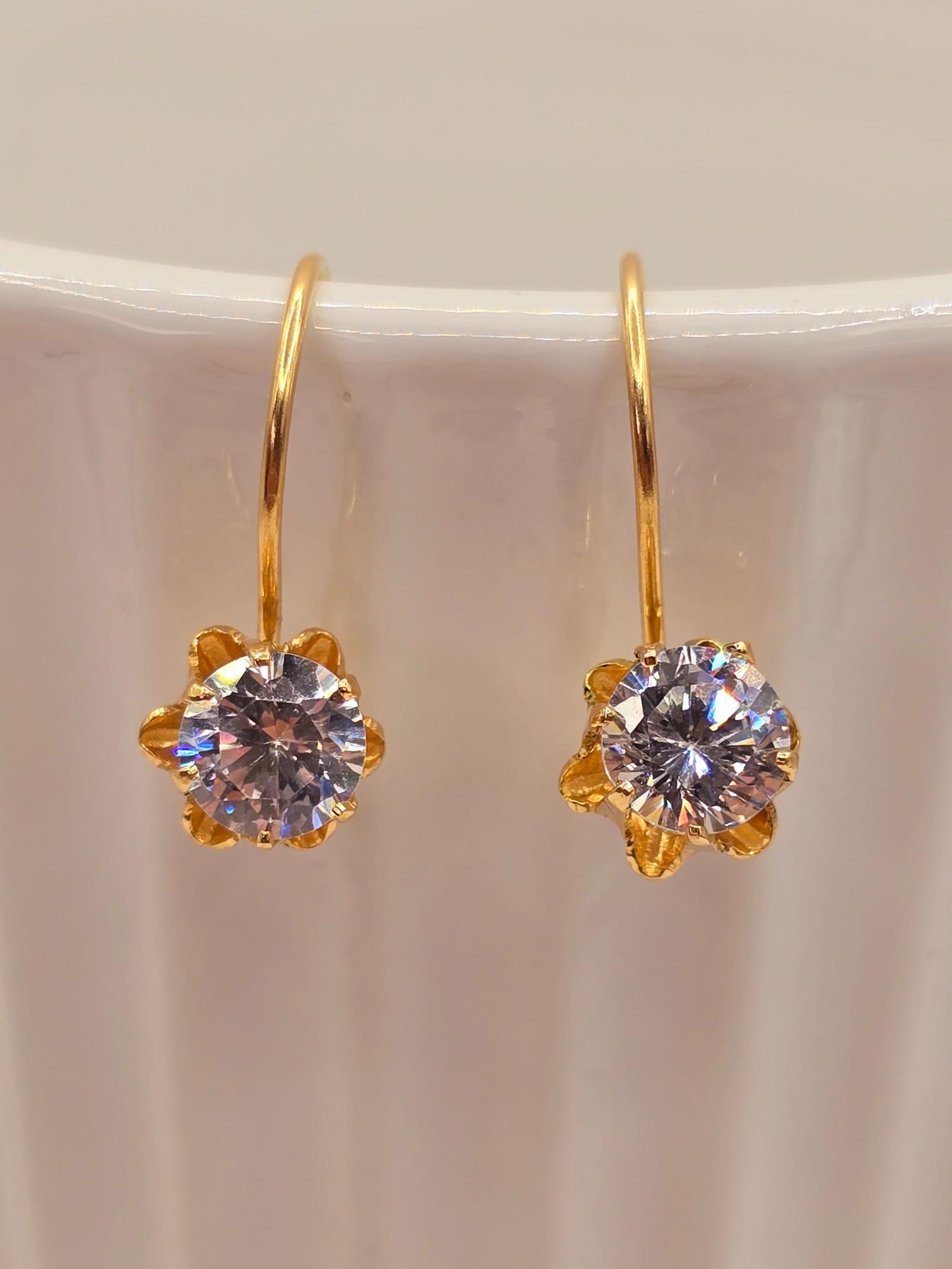 Aros chatón italiano con gancho circón 2.2 grs Oro 18k 1