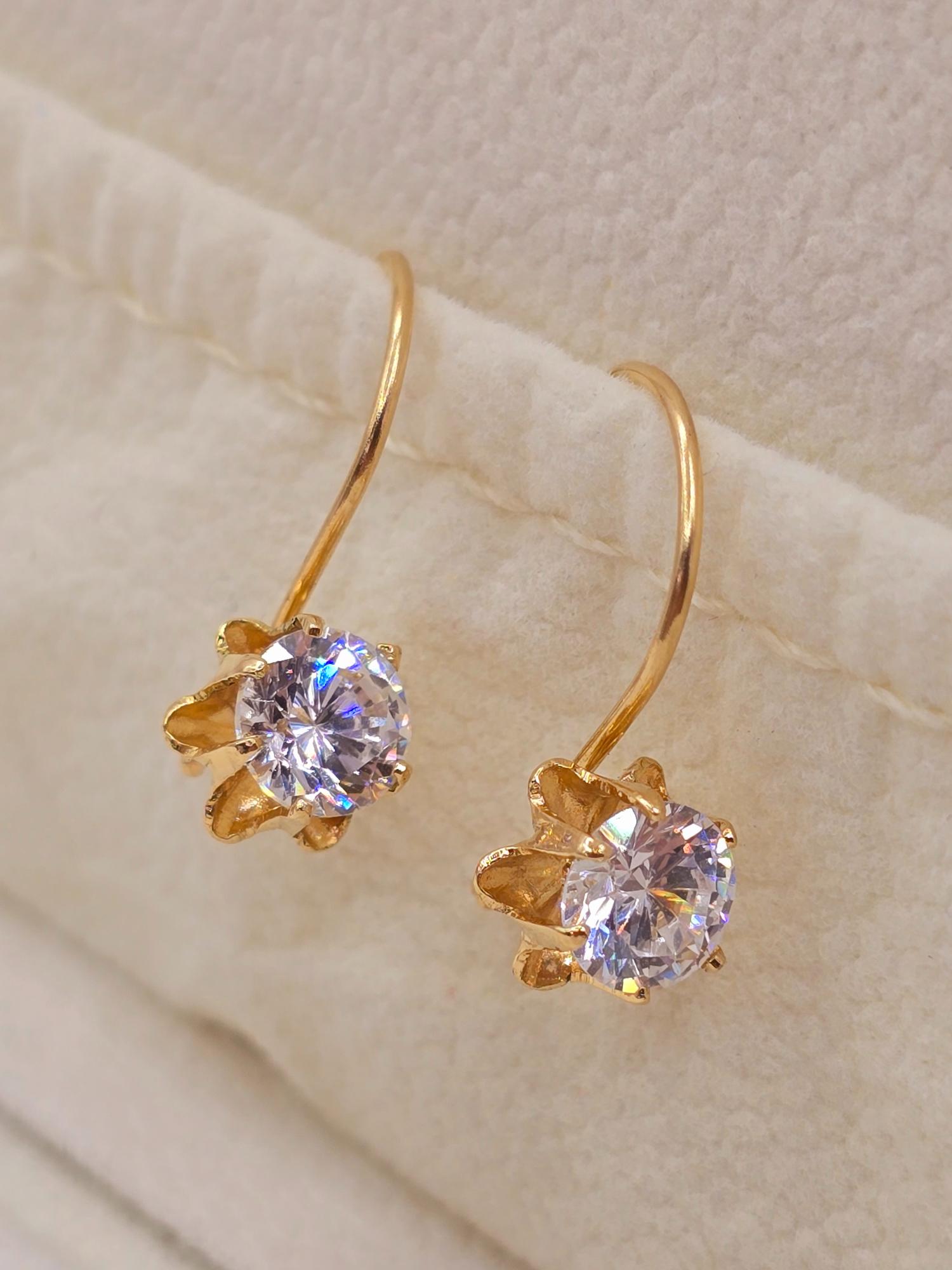 Aros chatón italiano con gancho circón 2.2 grs Oro 18k 3