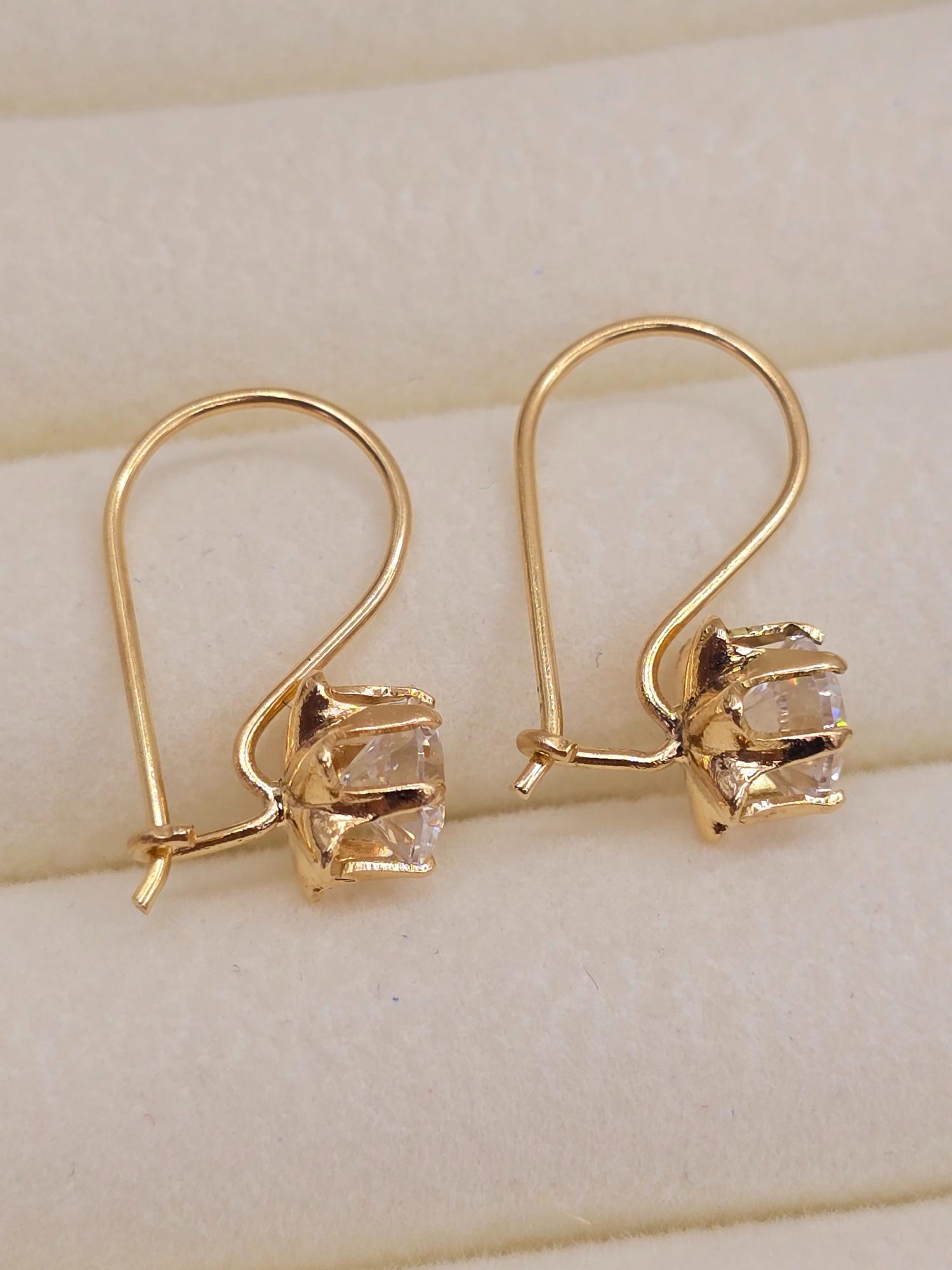 Aros chatón italiano con gancho circón 2.2 grs Oro 18k 6