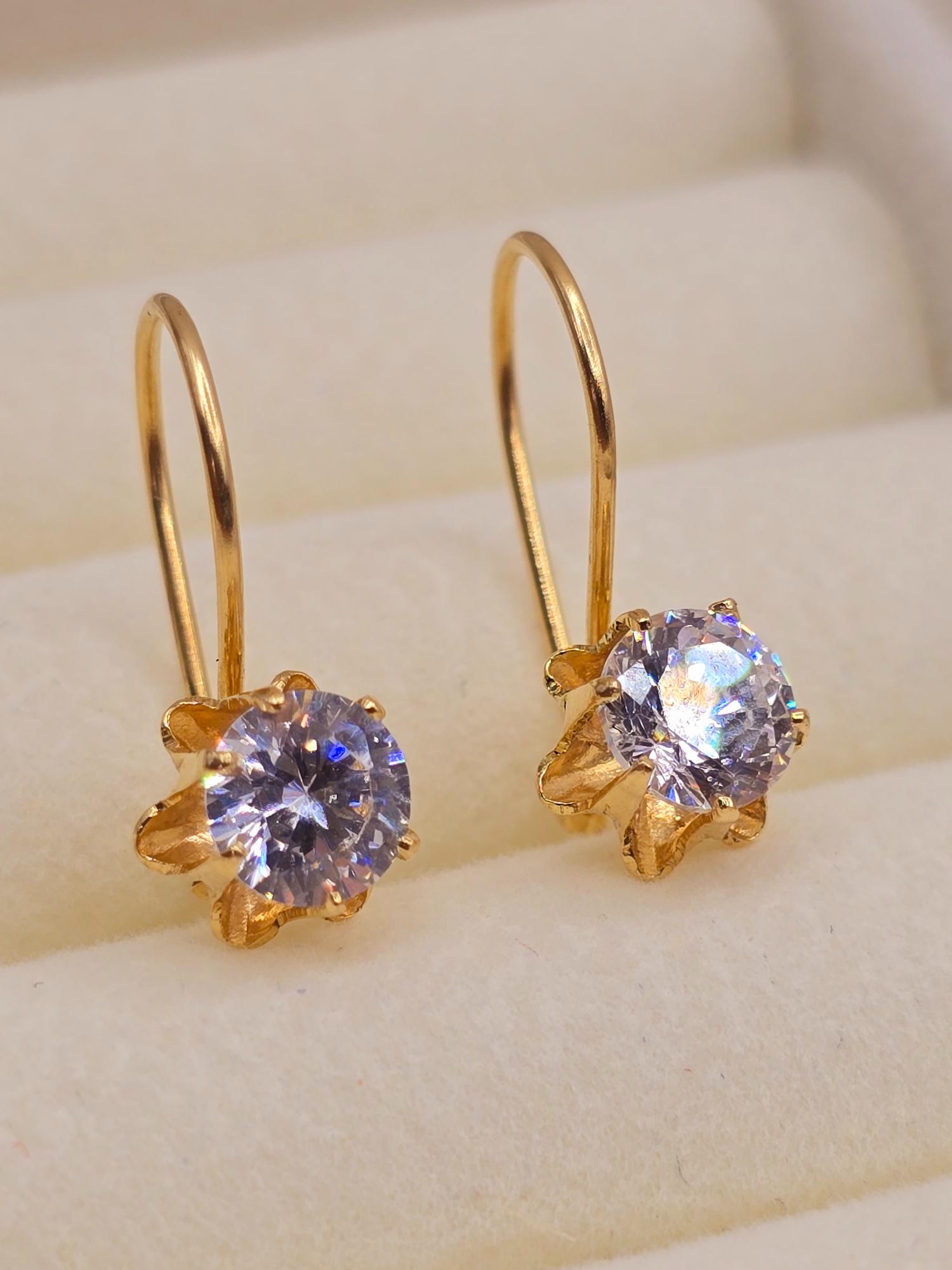 Aros chatón italiano con gancho circón 2.2 grs Oro 18k 7