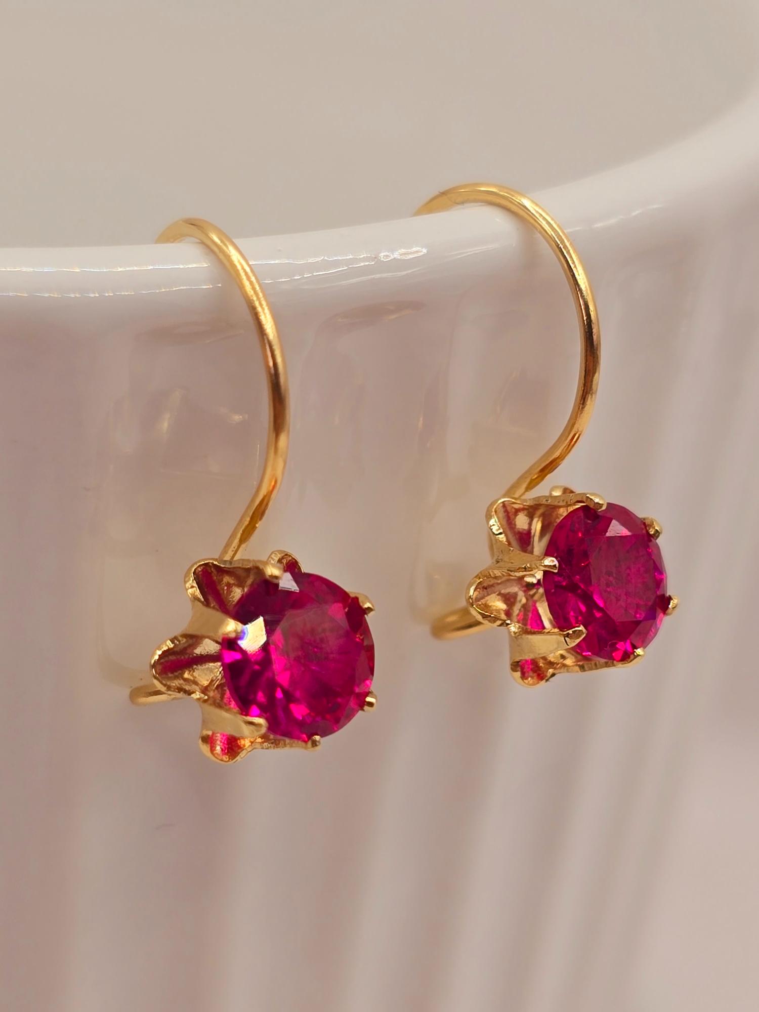 Aros chatón Italiano gancho rubí 2.2 grs Oro 18k 4