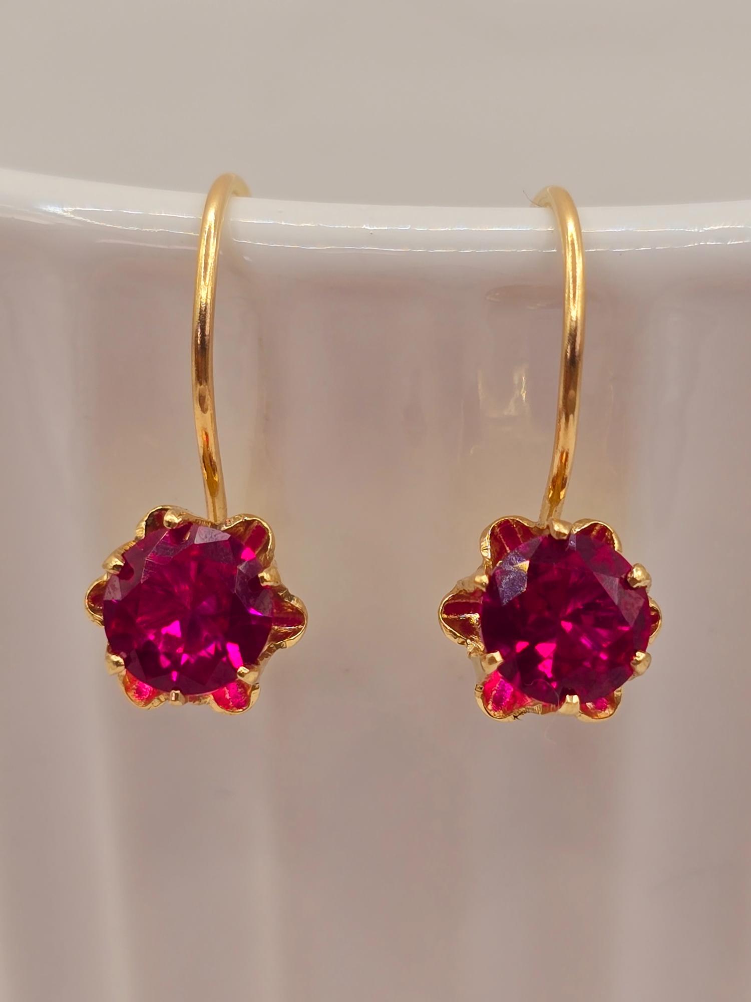 Aros chatón Italiano gancho rubí 2.2 grs Oro 18k 1