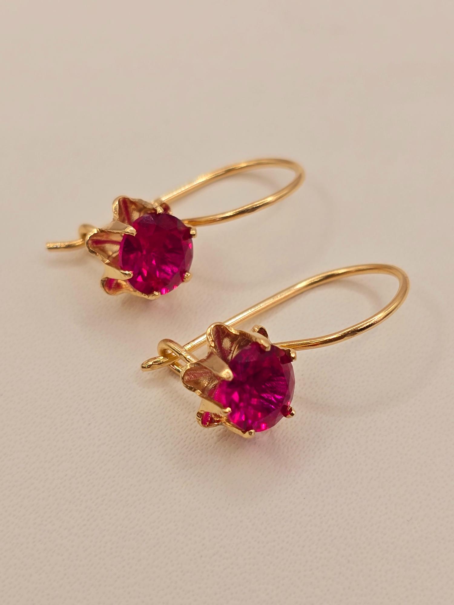 Aros chatón Italiano gancho rubí 2.2 grs Oro 18k 6