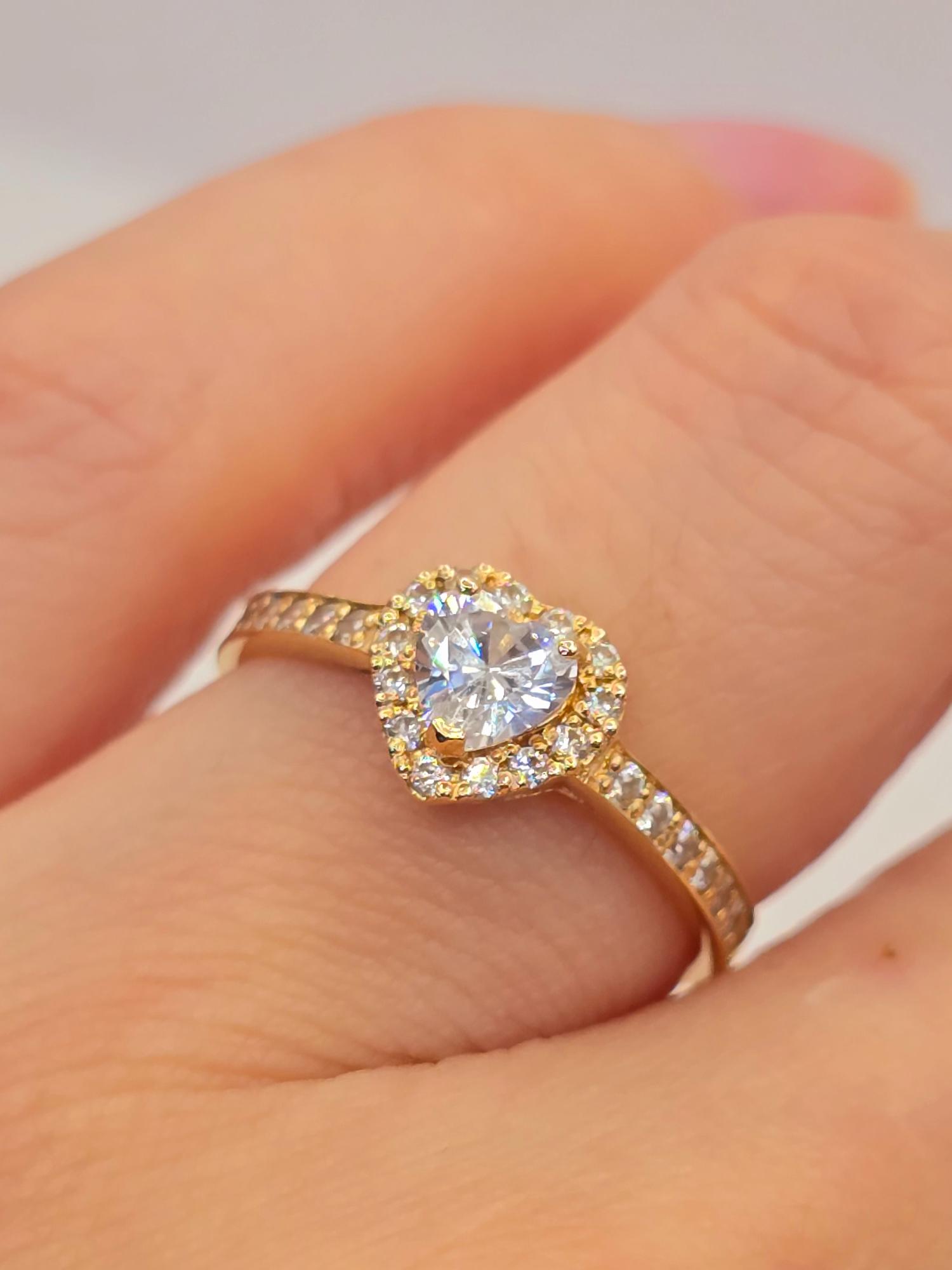 Anillo medio cintillo corazón circones 2.2 grs Oro 18k 4