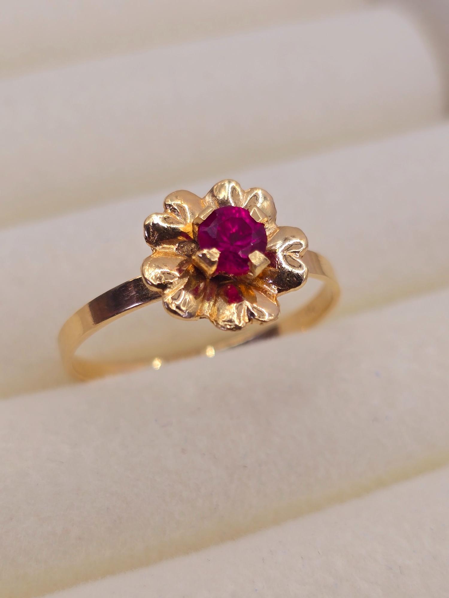 Anillo flor rubí 1.5 grs Oro 18k 7