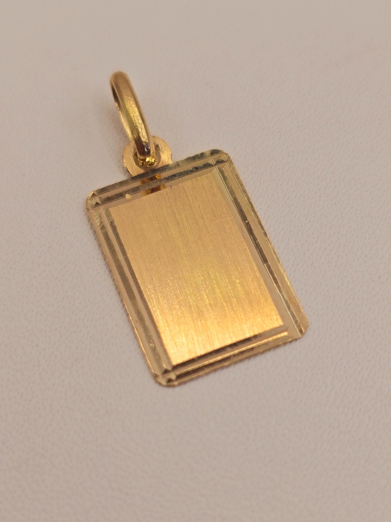 Colgante placa borde bisel 2.4 cm 1.1 grs Oro 18k 4
